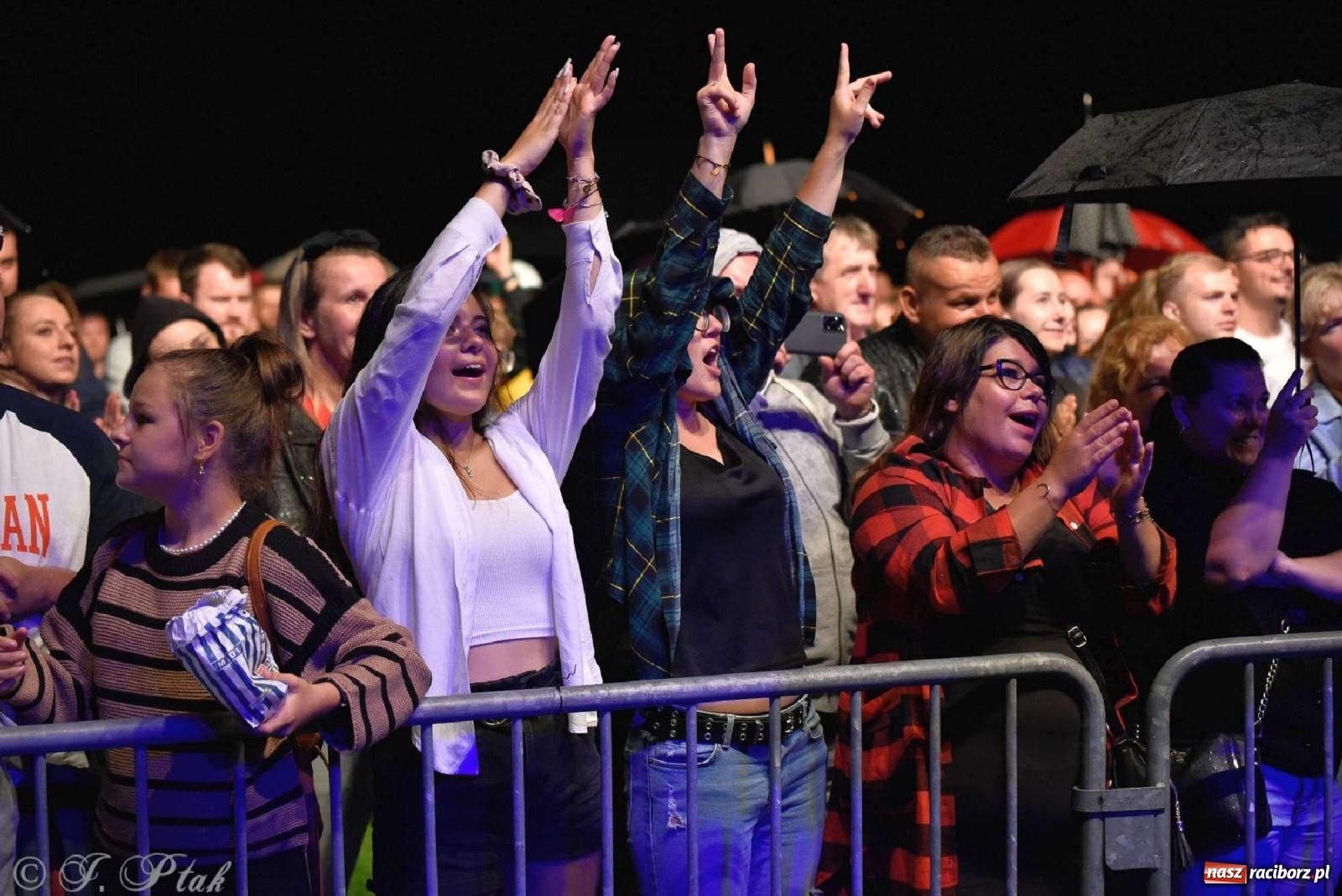 Zdjęcie w galerii na portalu naszraciborz.pl: IRA w Raciborzu. Koncert przyciągnął tłumy [FOTO i WIDEO] wiadomości z regionu