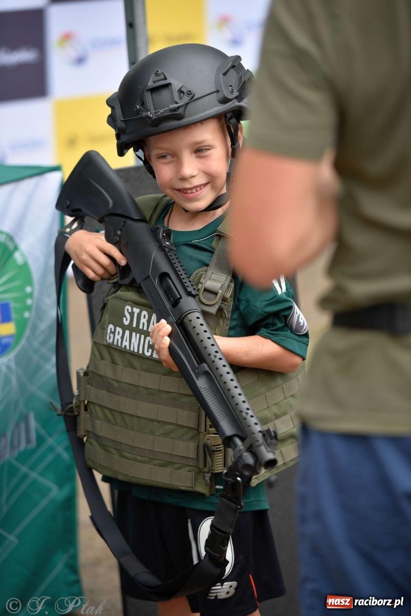 Zdjęcie w galerii na portalu naszraciborz.pl: Raciborska niedziela z mundurem przyciągnęła całe rodziny [FOTO i WIDEO] wiadomości z regionu