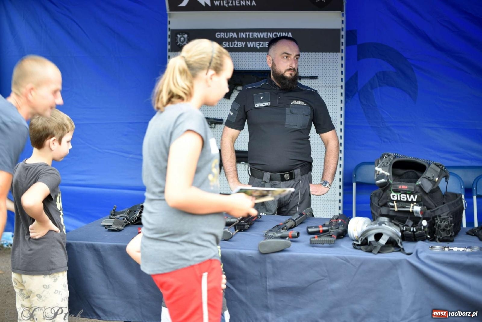 Zdjęcie w galerii na portalu naszraciborz.pl: Raciborska niedziela z mundurem przyciągnęła całe rodziny [FOTO i WIDEO] wiadomości z regionu