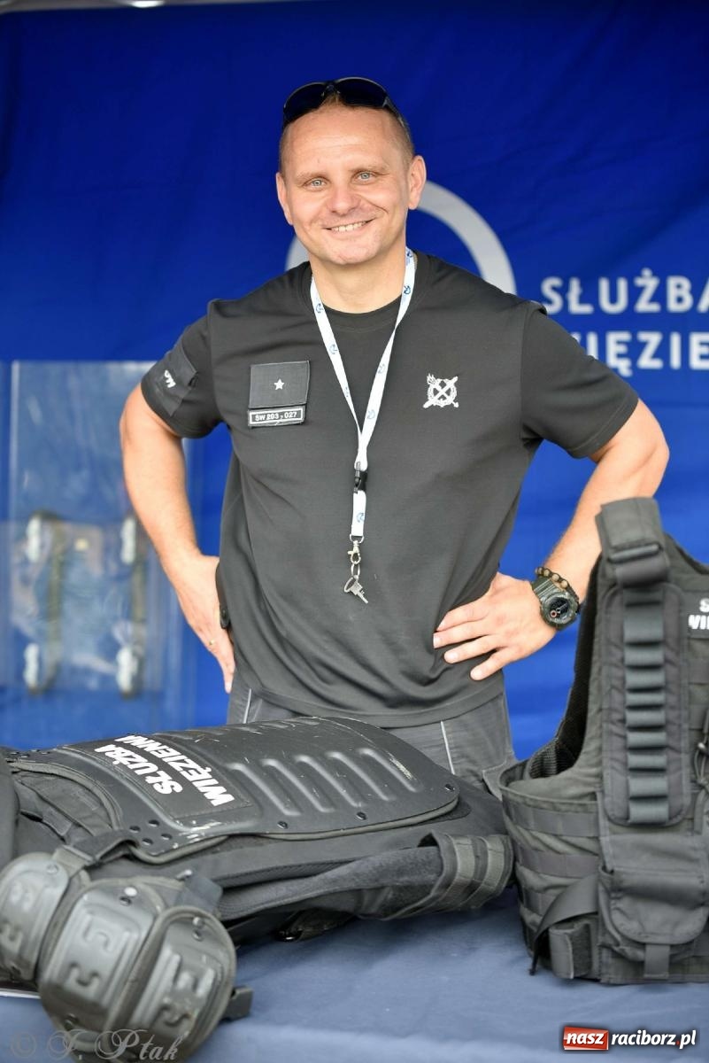 Zdjęcie w galerii na portalu naszraciborz.pl: Raciborska niedziela z mundurem przyciągnęła całe rodziny [FOTO i WIDEO] wiadomości z regionu