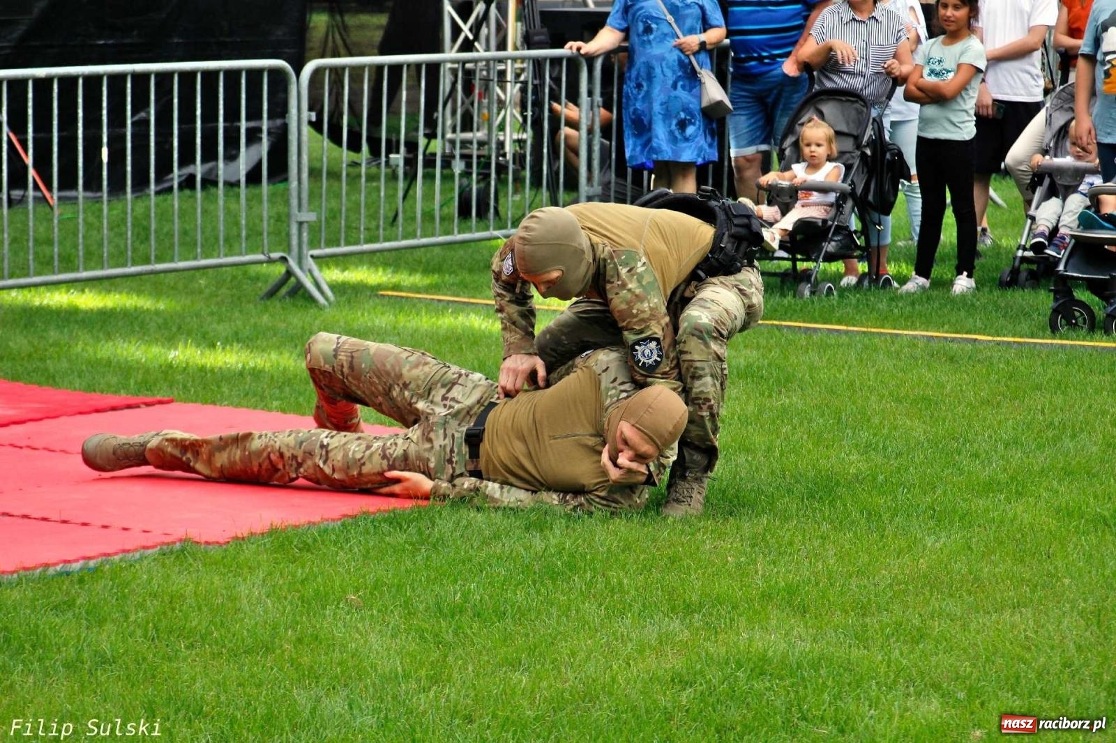 Zdjęcie w galerii na portalu naszraciborz.pl: Raciborska niedziela z mundurem przyciągnęła całe rodziny [FOTO i WIDEO] wiadomości z regionu
