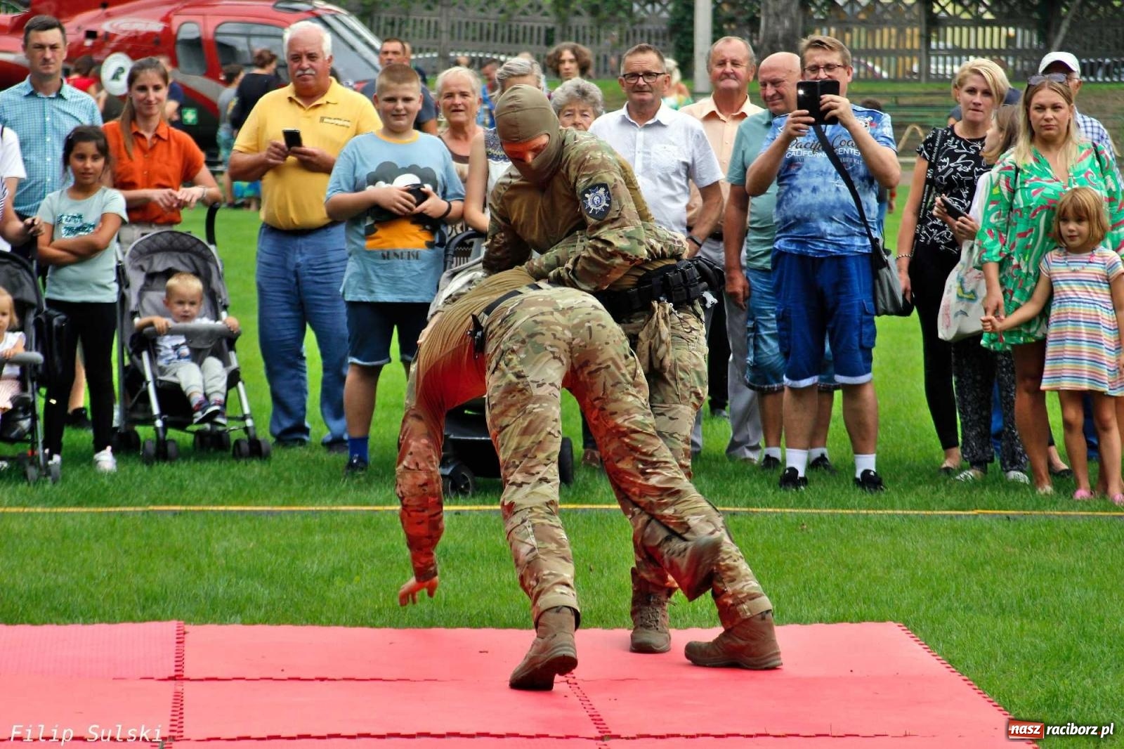 Zdjęcie w galerii na portalu naszraciborz.pl: Raciborska niedziela z mundurem przyciągnęła całe rodziny [FOTO i WIDEO] wiadomości z regionu