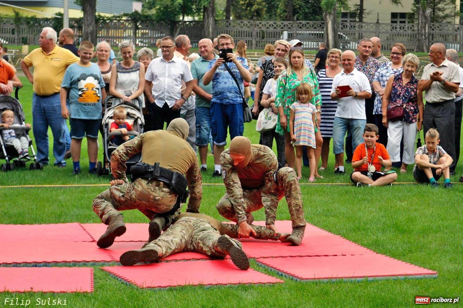Zdjęcie w galerii na portalu naszraciborz.pl: Raciborska niedziela z mundurem przyciągnęła całe rodziny [FOTO i WIDEO] wiadomości z regionu
