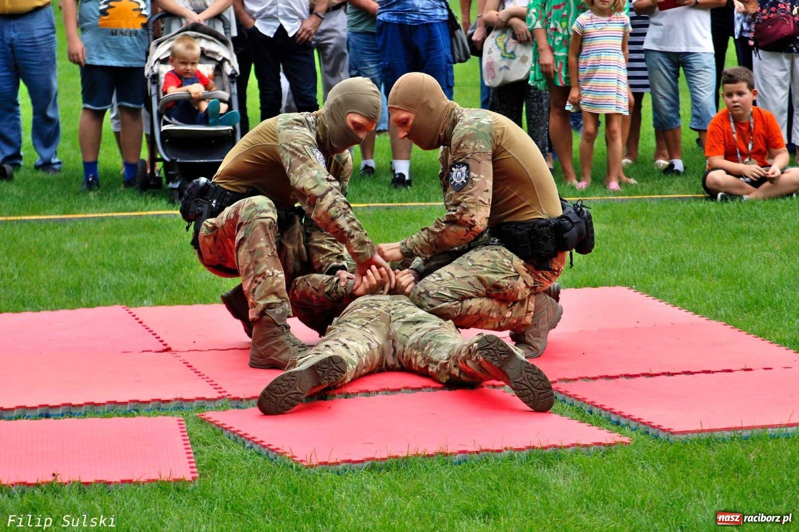 Zdjęcie w galerii na portalu naszraciborz.pl: Raciborska niedziela z mundurem przyciągnęła całe rodziny [FOTO i WIDEO] wiadomości z regionu