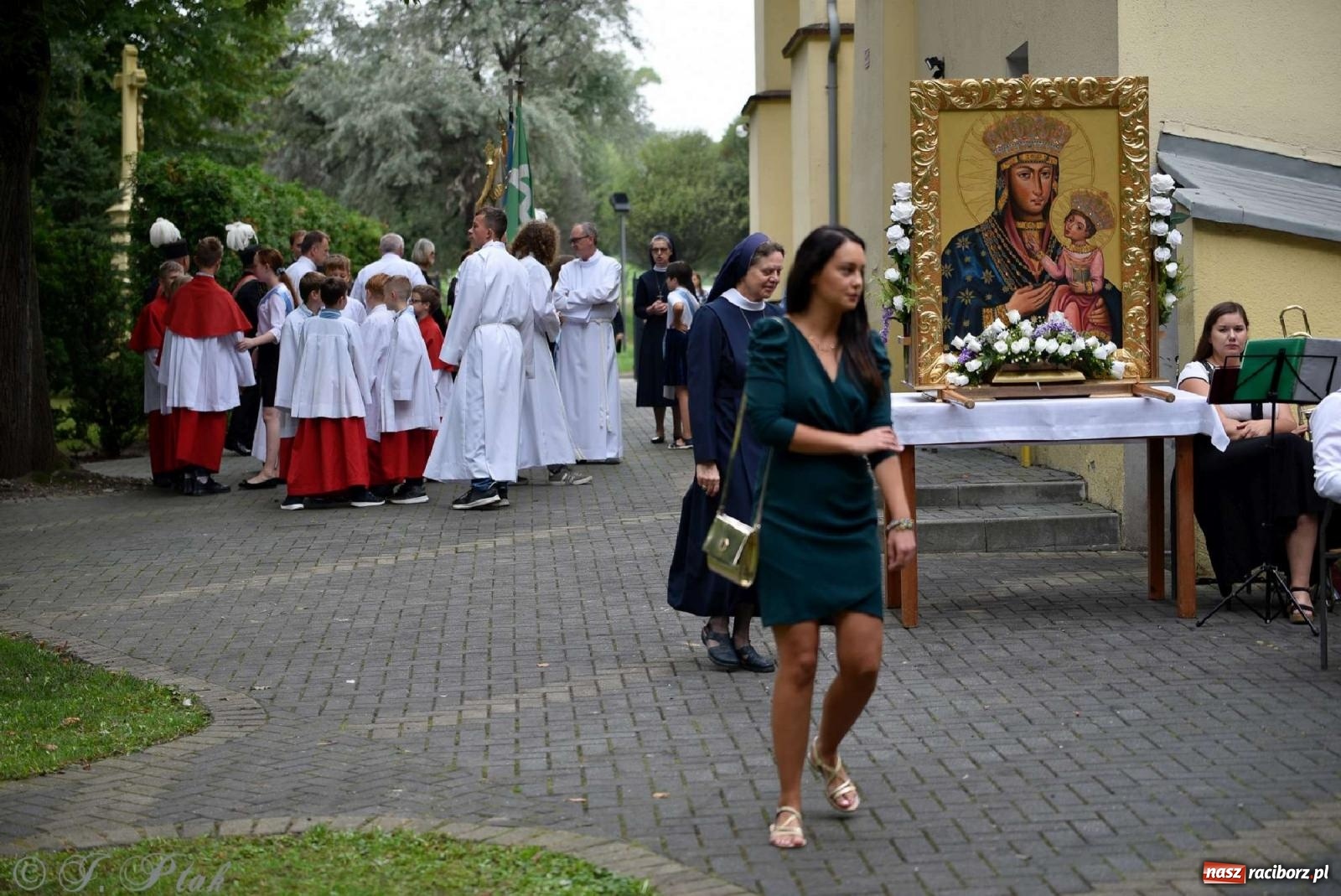 Zdjęcie w galerii na portalu naszraciborz.pl: Parafia Matki Bożej uczciła 90-lecie koronacji cudownego obrazu Raciborskiej Pani [FOTO] wiadomości z regionu