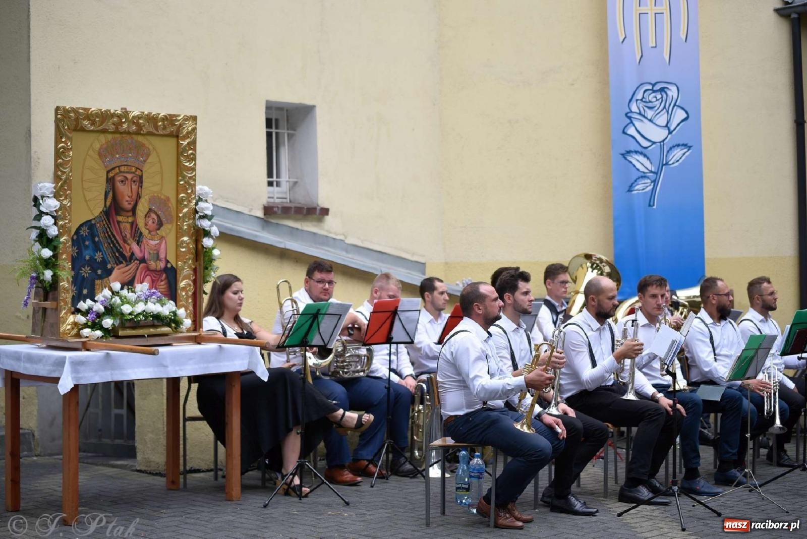 Zdjęcie w galerii na portalu naszraciborz.pl: Parafia Matki Bożej uczciła 90-lecie koronacji cudownego obrazu Raciborskiej Pani [FOTO] wiadomości z regionu