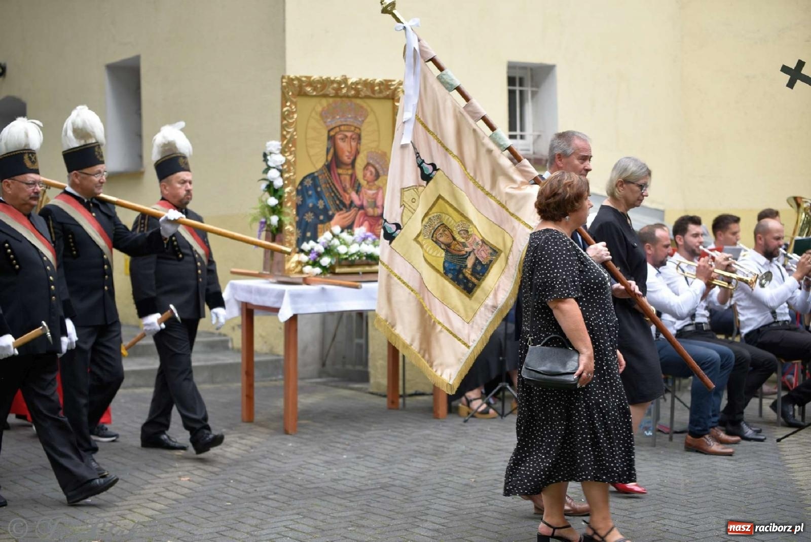Zdjęcie w galerii na portalu naszraciborz.pl: Parafia Matki Bożej uczciła 90-lecie koronacji cudownego obrazu Raciborskiej Pani [FOTO] wiadomości z regionu