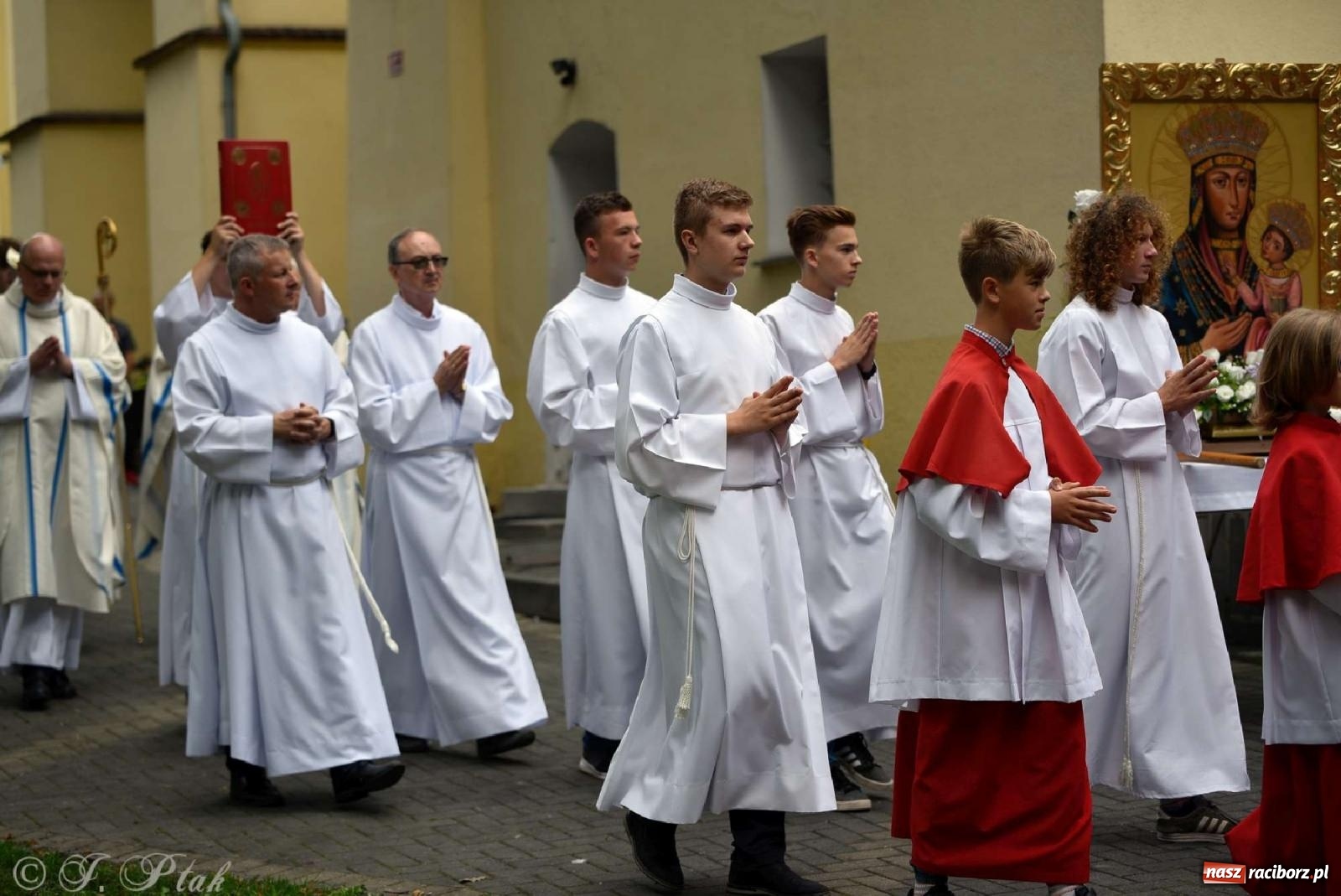 Zdjęcie w galerii na portalu naszraciborz.pl: Parafia Matki Bożej uczciła 90-lecie koronacji cudownego obrazu Raciborskiej Pani [FOTO] wiadomości z regionu