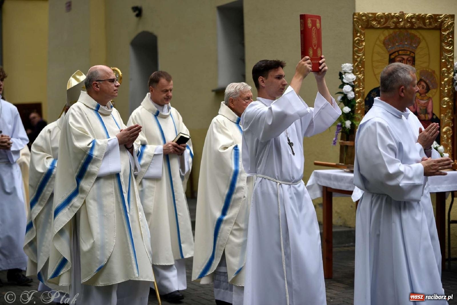 Zdjęcie w galerii na portalu naszraciborz.pl: Parafia Matki Bożej uczciła 90-lecie koronacji cudownego obrazu Raciborskiej Pani [FOTO] wiadomości z regionu