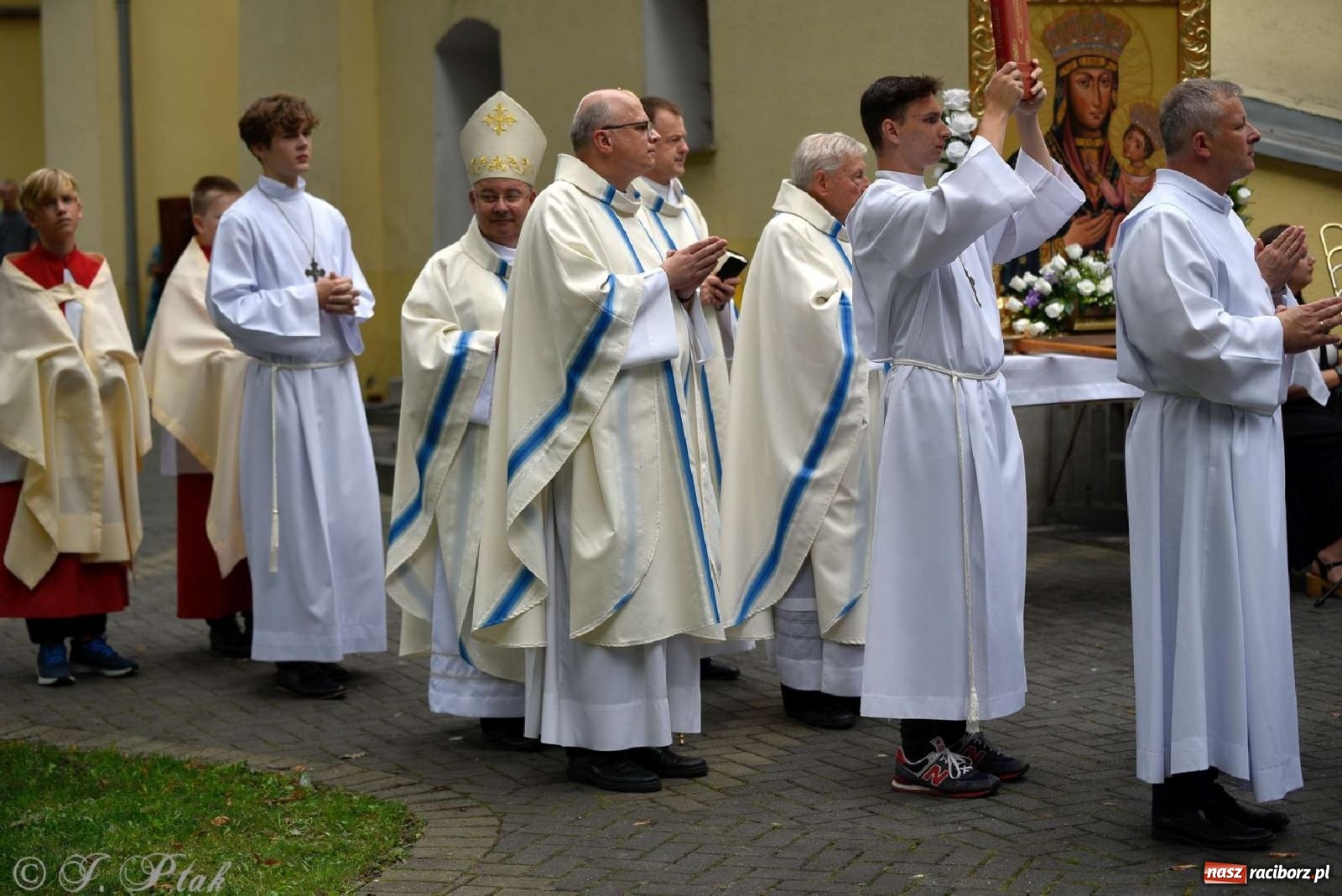 Zdjęcie w galerii na portalu naszraciborz.pl: Parafia Matki Bożej uczciła 90-lecie koronacji cudownego obrazu Raciborskiej Pani [FOTO] wiadomości z regionu