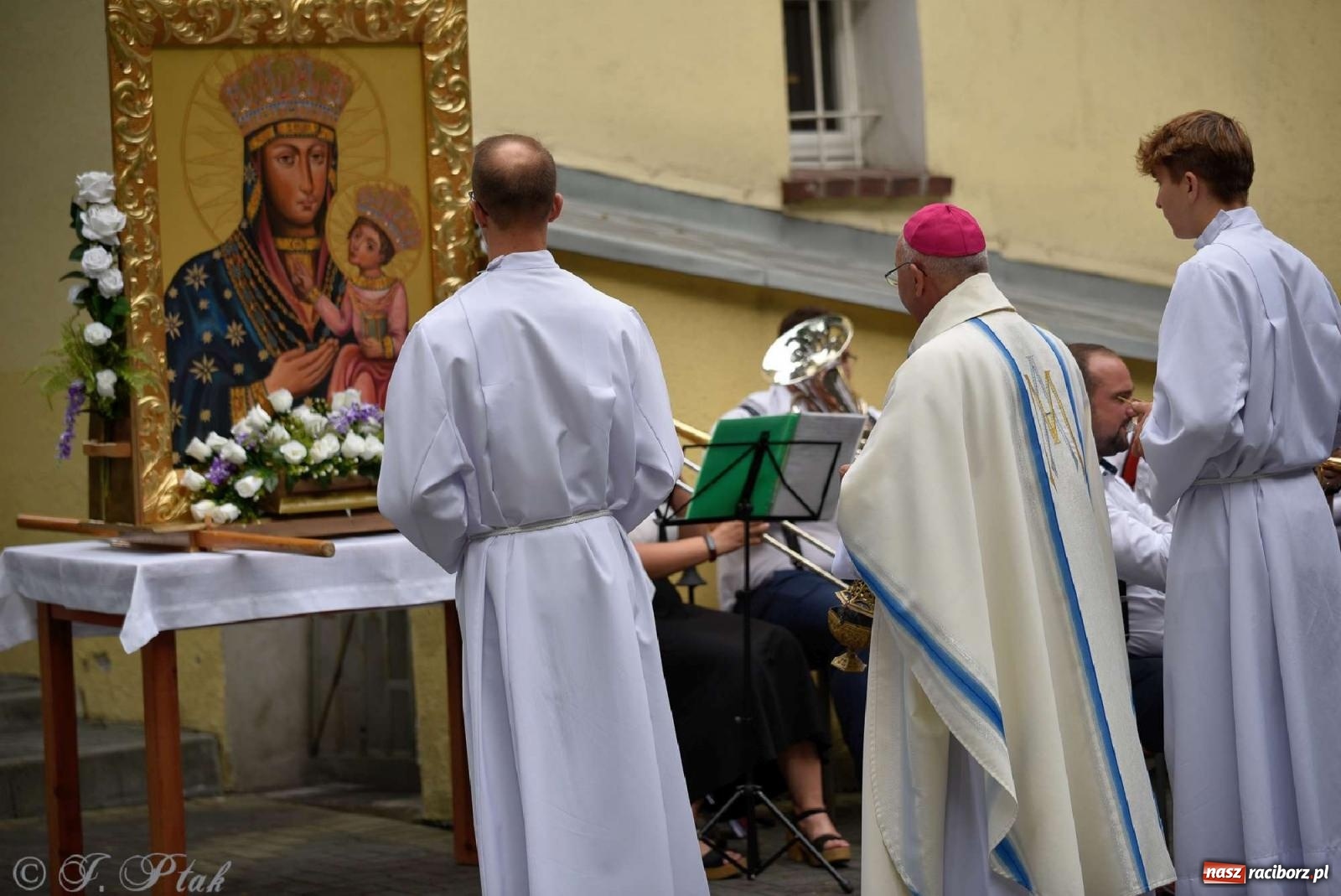 Zdjęcie w galerii na portalu naszraciborz.pl: Parafia Matki Bożej uczciła 90-lecie koronacji cudownego obrazu Raciborskiej Pani [FOTO] wiadomości z regionu