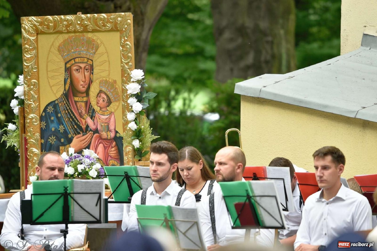 Zdjęcie w galerii na portalu naszraciborz.pl: Parafia Matki Bożej uczciła 90-lecie koronacji cudownego obrazu Raciborskiej Pani [FOTO] wiadomości z regionu