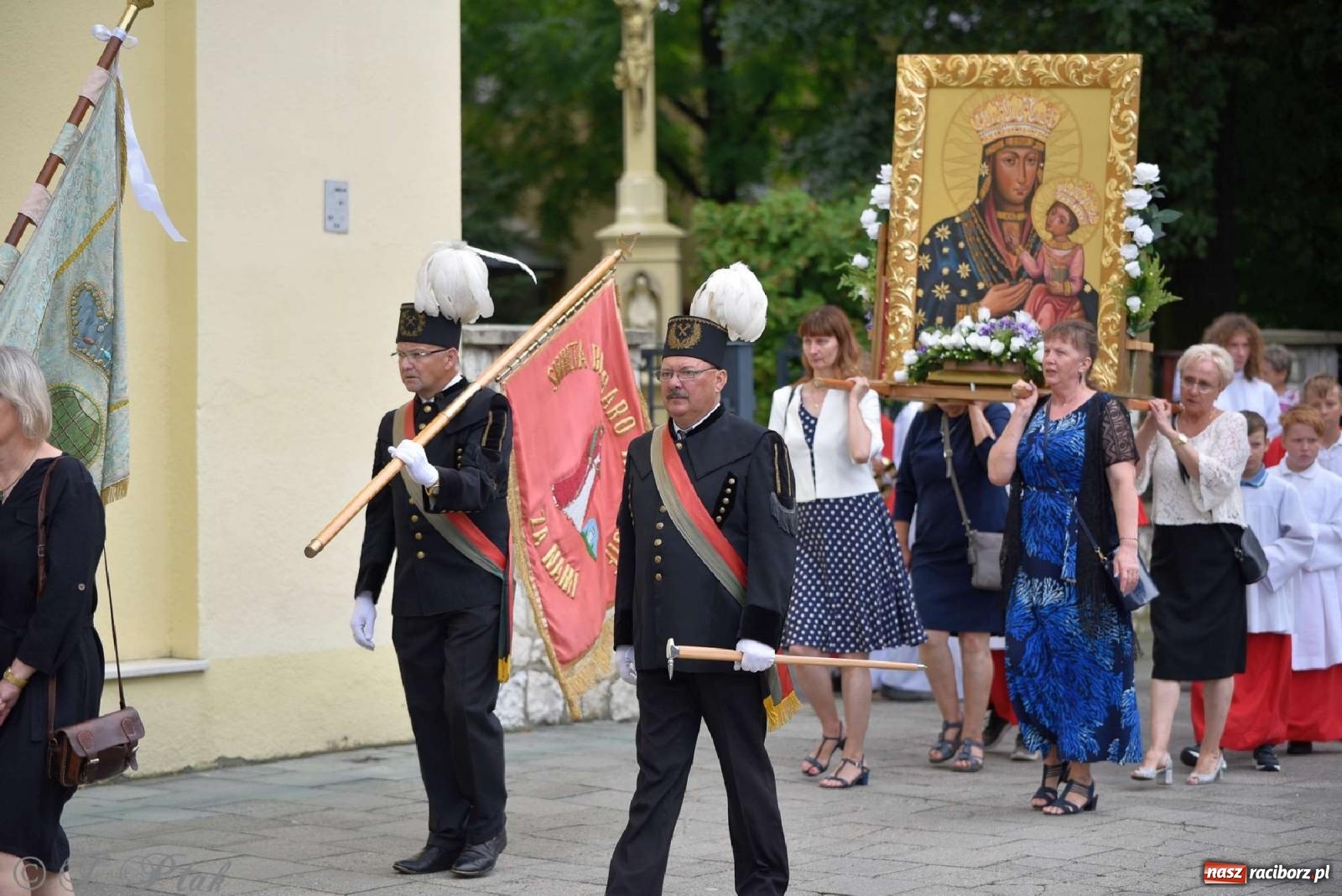 Zdjęcie w galerii na portalu naszraciborz.pl: Parafia Matki Bożej uczciła 90-lecie koronacji cudownego obrazu Raciborskiej Pani [FOTO] wiadomości z regionu