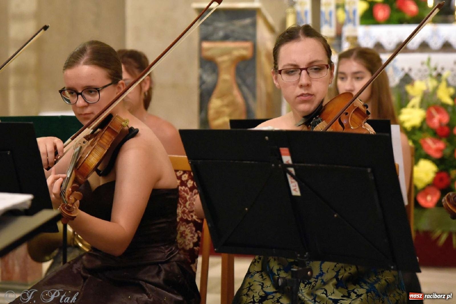 Zdjęcie w galerii na portalu naszraciborz.pl: Parafia Matki Bożej uczciła 90-lecie koronacji cudownego obrazu Raciborskiej Pani [FOTO] wiadomości z regionu