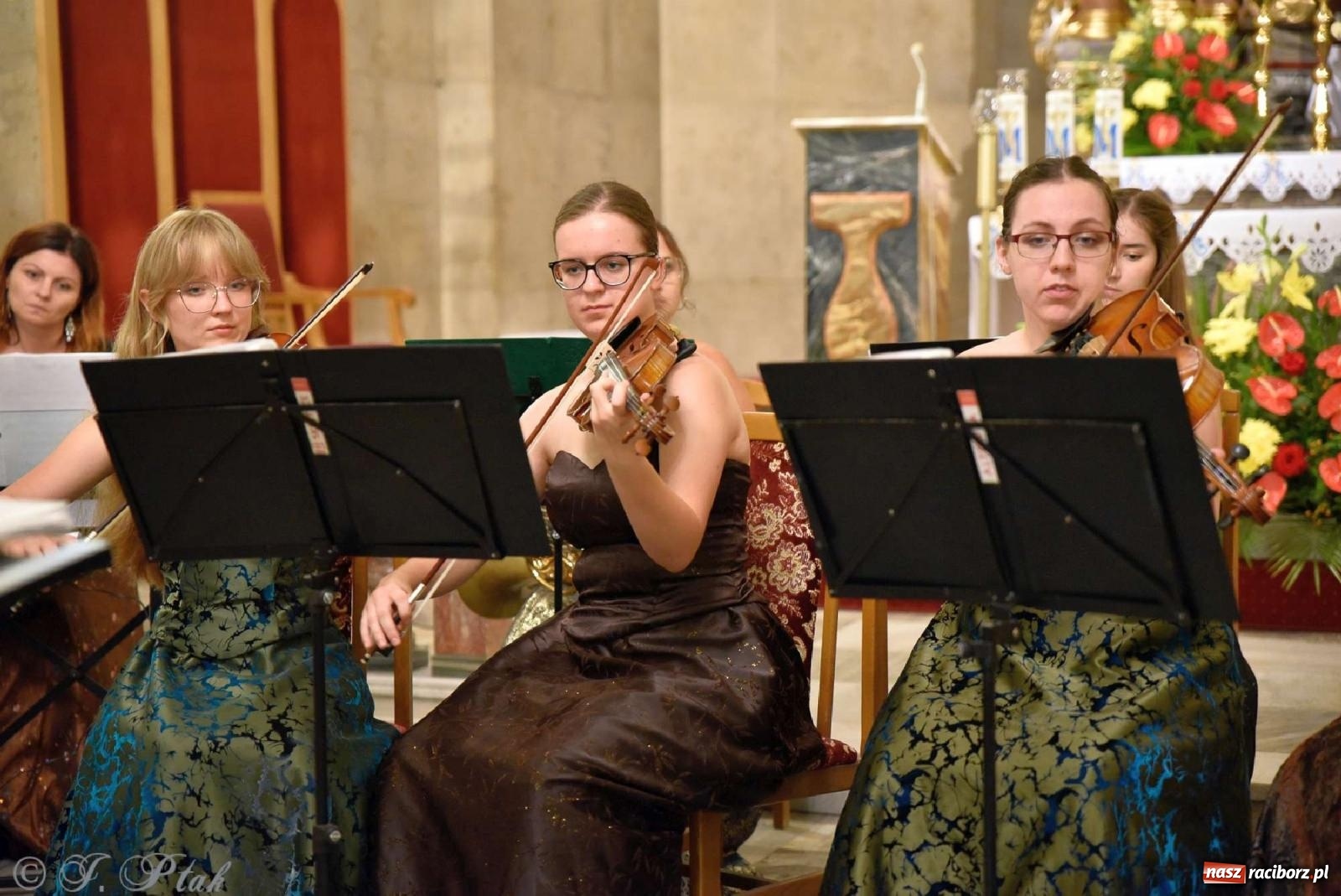 Zdjęcie w galerii na portalu naszraciborz.pl: Parafia Matki Bożej uczciła 90-lecie koronacji cudownego obrazu Raciborskiej Pani [FOTO] wiadomości z regionu