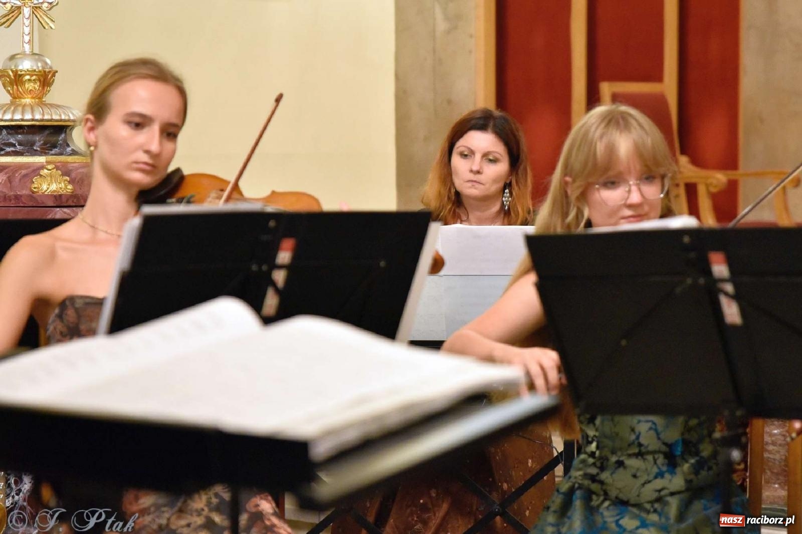 Zdjęcie w galerii na portalu naszraciborz.pl: Parafia Matki Bożej uczciła 90-lecie koronacji cudownego obrazu Raciborskiej Pani [FOTO] wiadomości z regionu