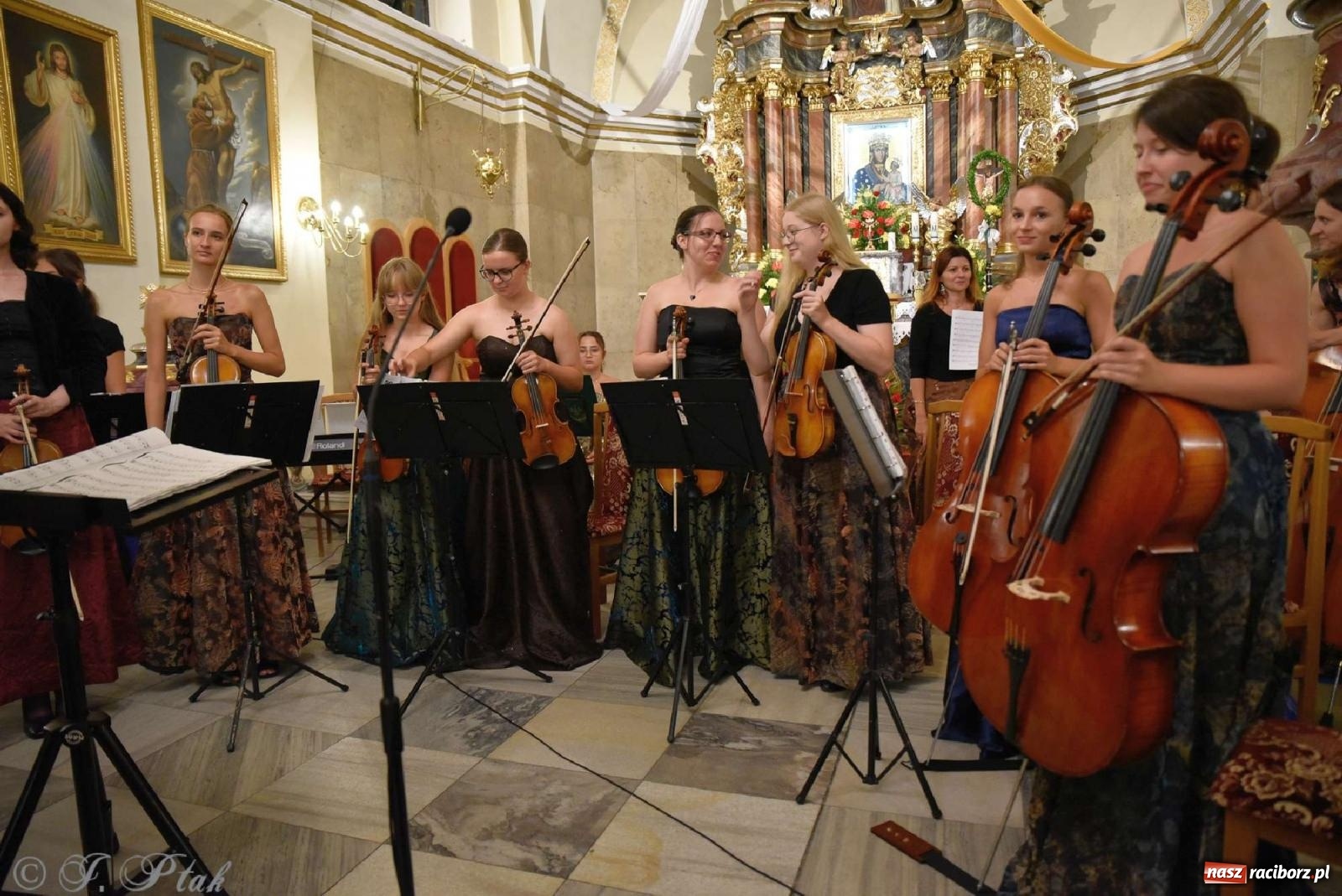 Zdjęcie w galerii na portalu naszraciborz.pl: Parafia Matki Bożej uczciła 90-lecie koronacji cudownego obrazu Raciborskiej Pani [FOTO] wiadomości z regionu