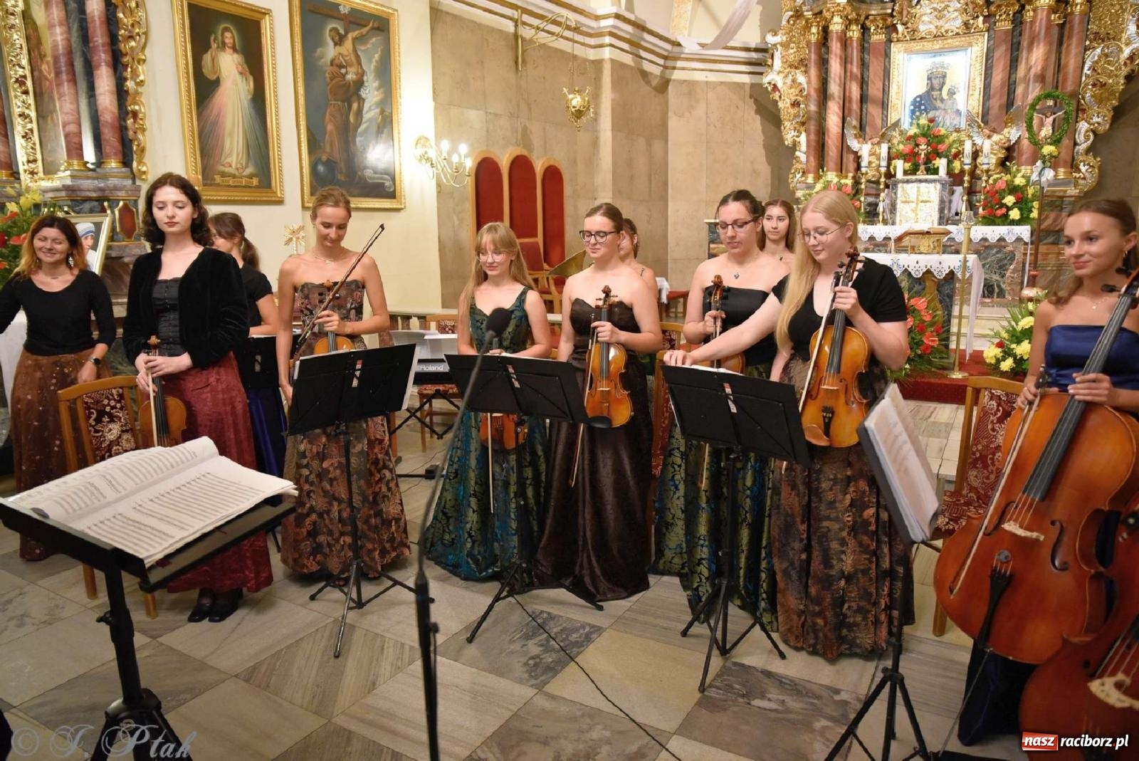 Zdjęcie w galerii na portalu naszraciborz.pl: Parafia Matki Bożej uczciła 90-lecie koronacji cudownego obrazu Raciborskiej Pani [FOTO] wiadomości z regionu