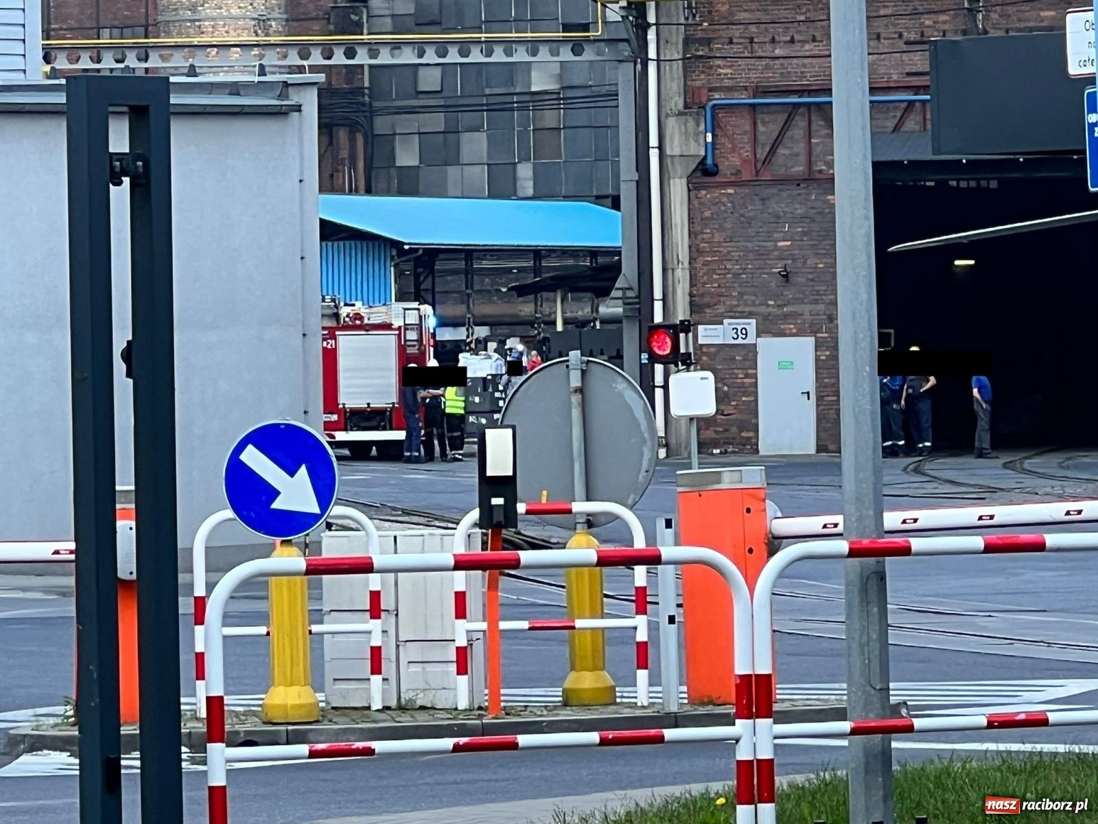 Zdjęcie w galerii na portalu naszraciborz.pl: LPR lądował na terenie dawnego ZEW-u. Dwie osoby poparzone [FOTO i WIDEO] wiadomości z regionu