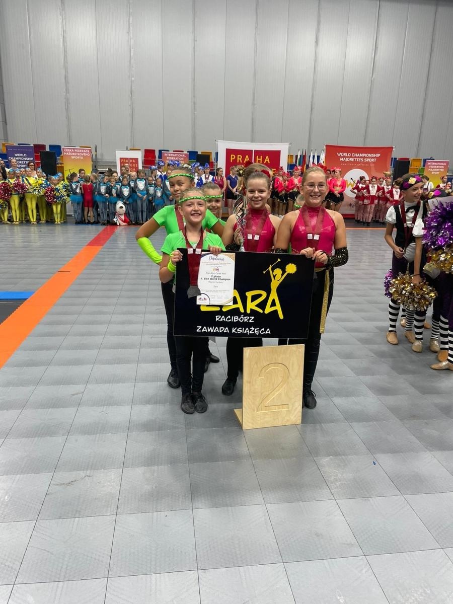 Zdjęcie w galerii na portalu naszraciborz.pl: Mażoretki Zary na podium Mistrzostw Świata w Pradze wiadomości z regionu