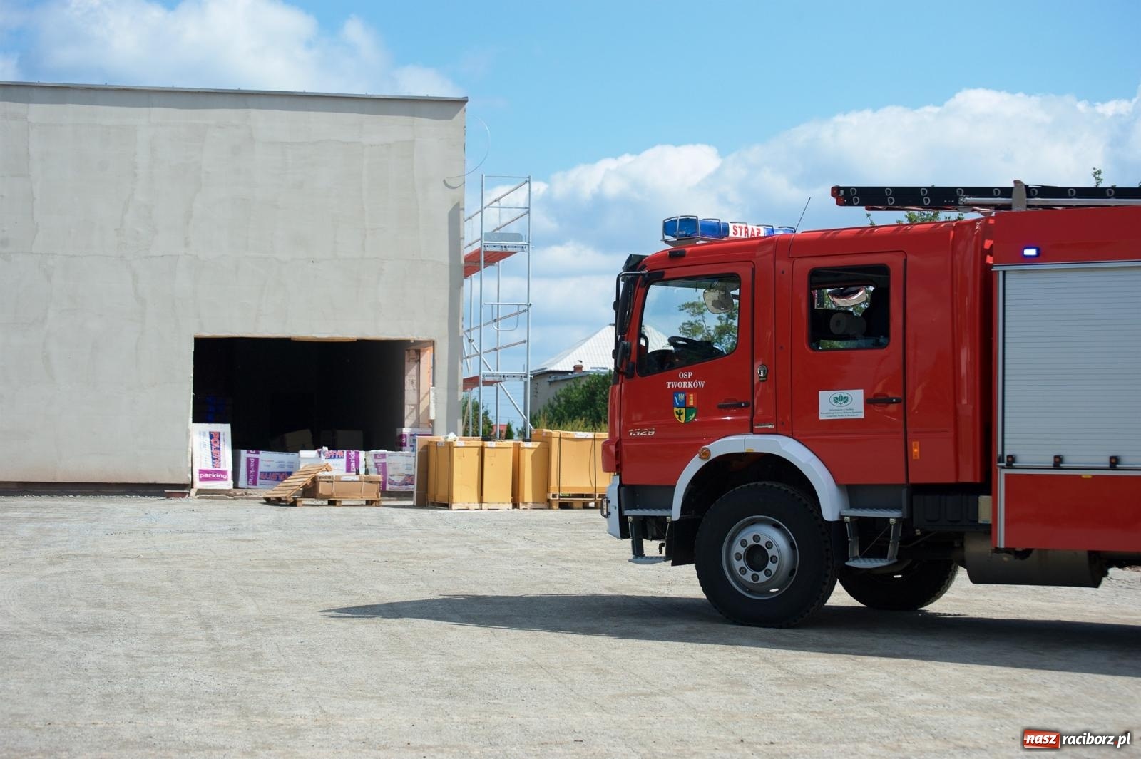 Zdjęcie w galerii na portalu naszraciborz.pl: Koparka uszkodziła gazociąg w Tworkowie. Konieczna była ewakuacja! wiadomości z regionu