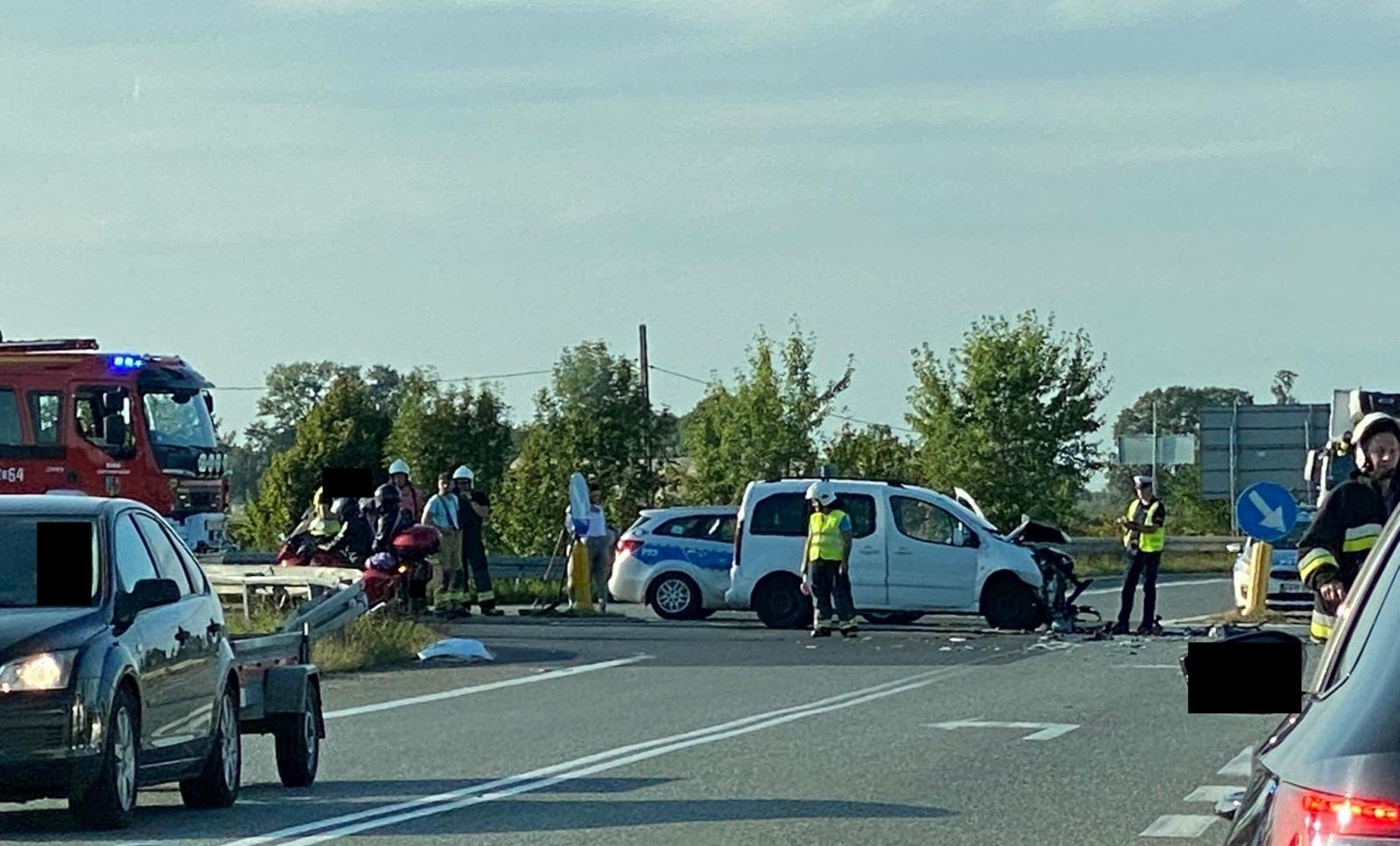 Zdjęcie w galerii na portalu naszraciborz.pl: Zderzenie skody i citroena w Zabełkowie wiadomości z regionu