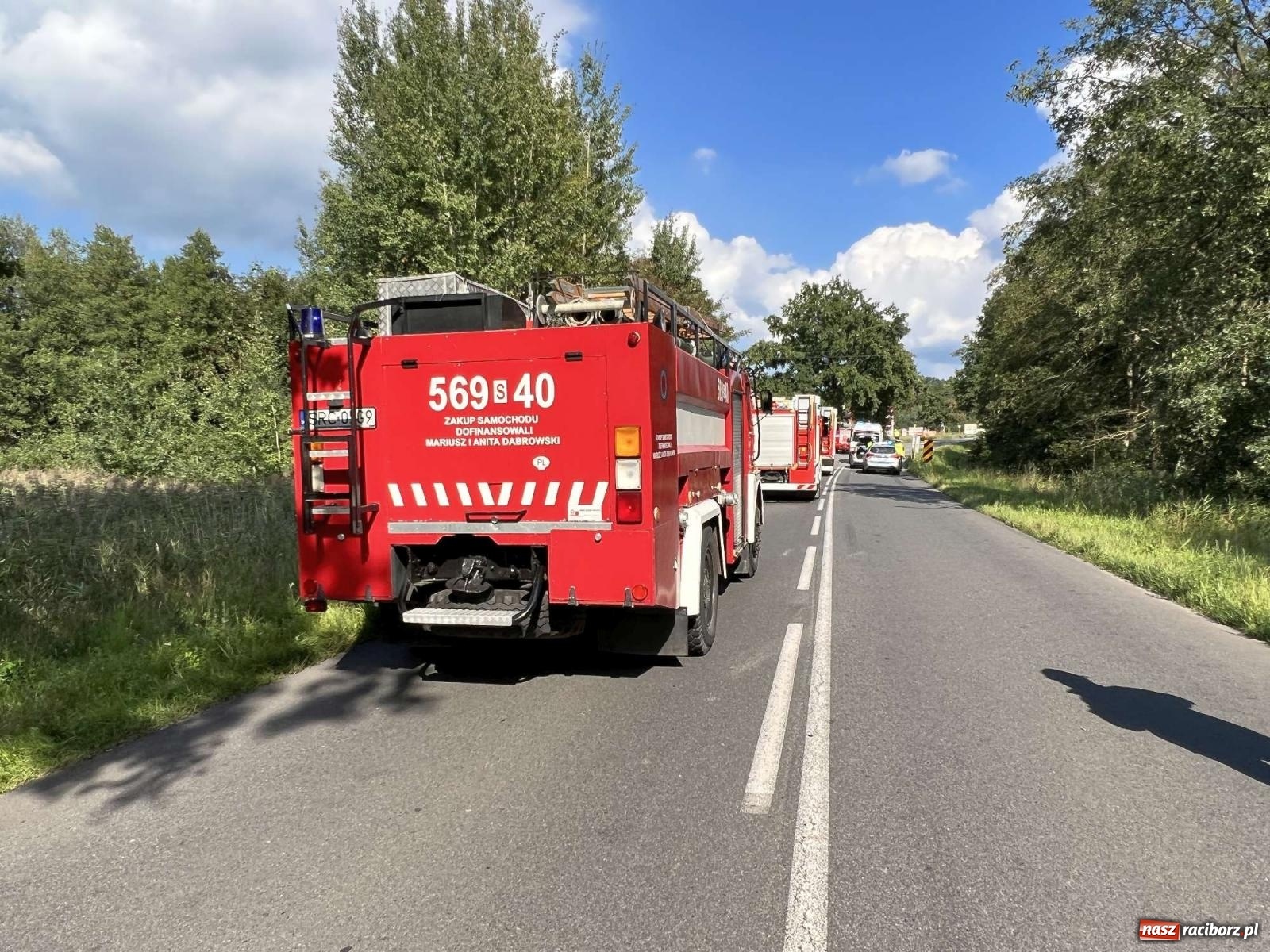 Zdjęcie w galerii na portalu naszraciborz.pl: Wypadek w Rzuchowie. Z BMW wydobyto 86-letnią pasażerkę [FOTO] wiadomości z regionu