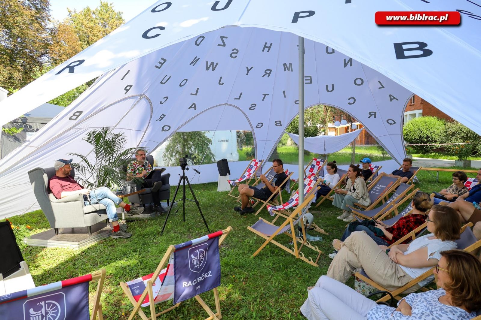 Zdjęcie w galerii na portalu naszraciborz.pl: Festiwal Miedzianka Po Drodze i gwiazdy literatury w Raciborzu wiadomości z regionu