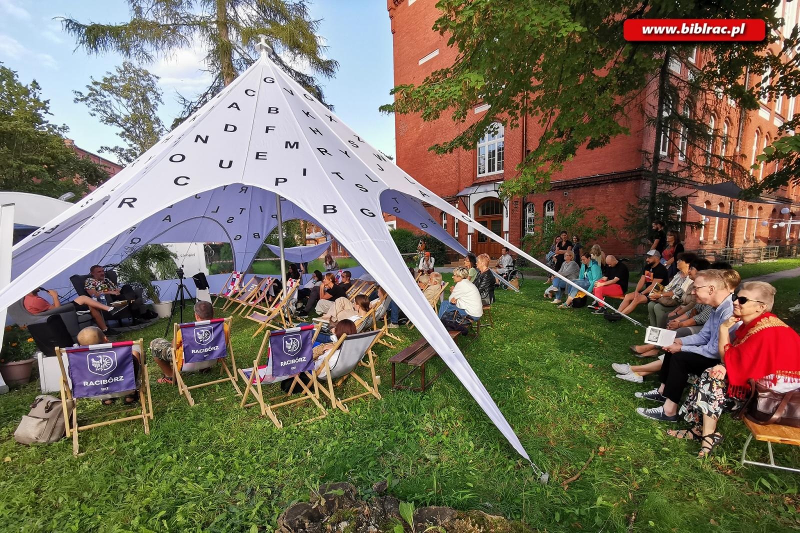 Zdjęcie w galerii na portalu naszraciborz.pl: Festiwal Miedzianka Po Drodze i gwiazdy literatury w Raciborzu wiadomości z regionu