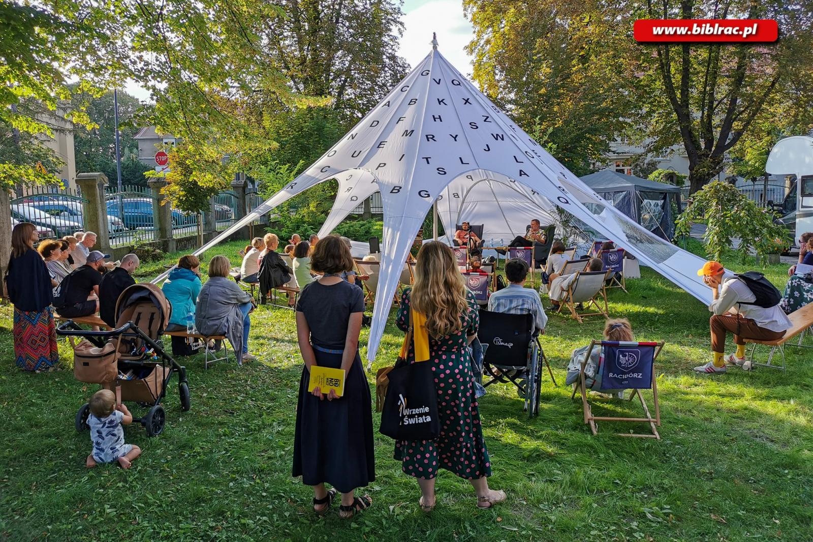 Zdjęcie w galerii na portalu naszraciborz.pl: Festiwal Miedzianka Po Drodze i gwiazdy literatury w Raciborzu wiadomości z regionu