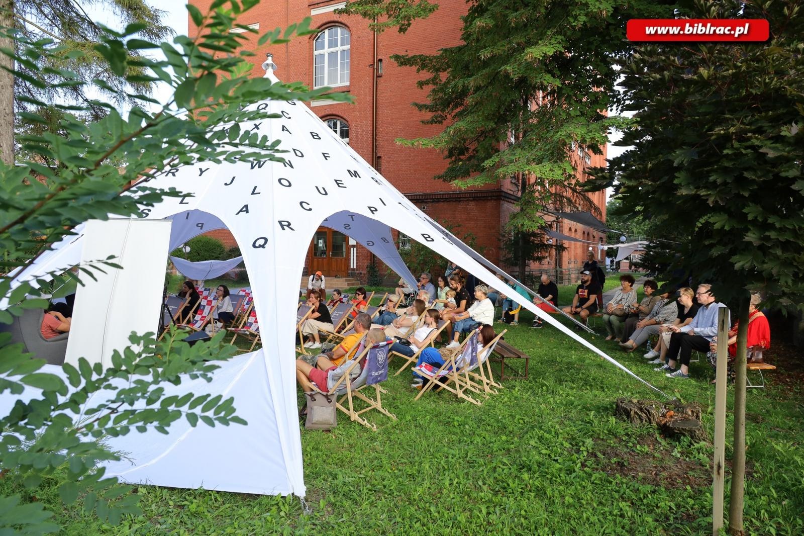 Zdjęcie w galerii na portalu naszraciborz.pl: Festiwal Miedzianka Po Drodze i gwiazdy literatury w Raciborzu wiadomości z regionu