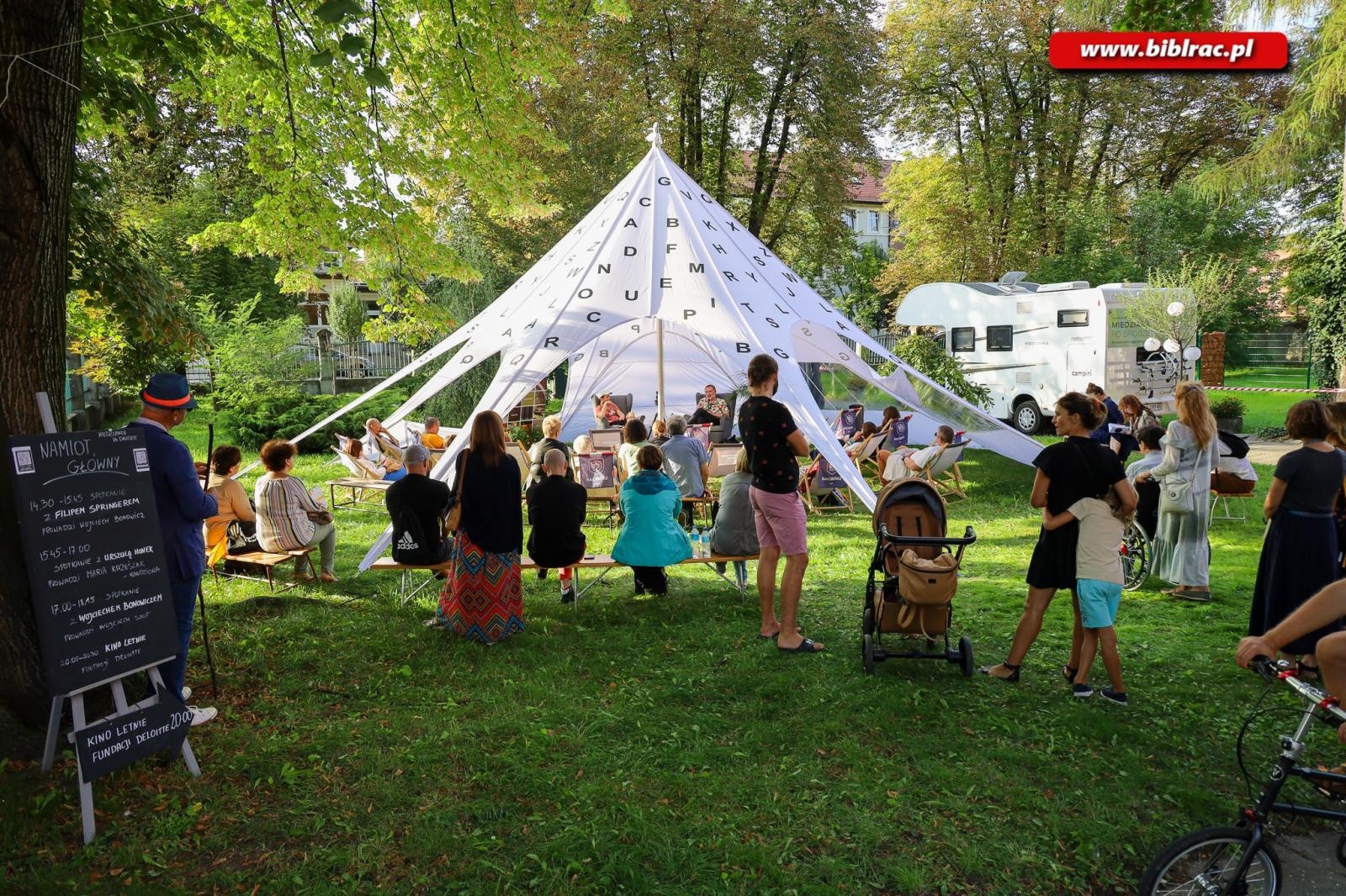 Zdjęcie w galerii na portalu naszraciborz.pl: Festiwal Miedzianka Po Drodze i gwiazdy literatury w Raciborzu wiadomości z regionu