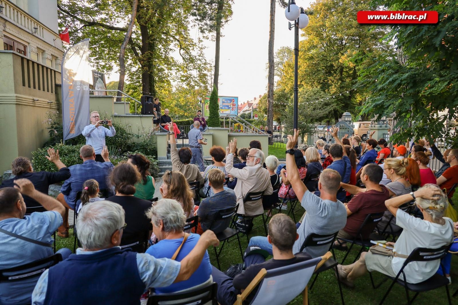 Zdjęcie w galerii na portalu naszraciborz.pl: Festiwal Miedzianka Po Drodze i gwiazdy literatury w Raciborzu wiadomości z regionu