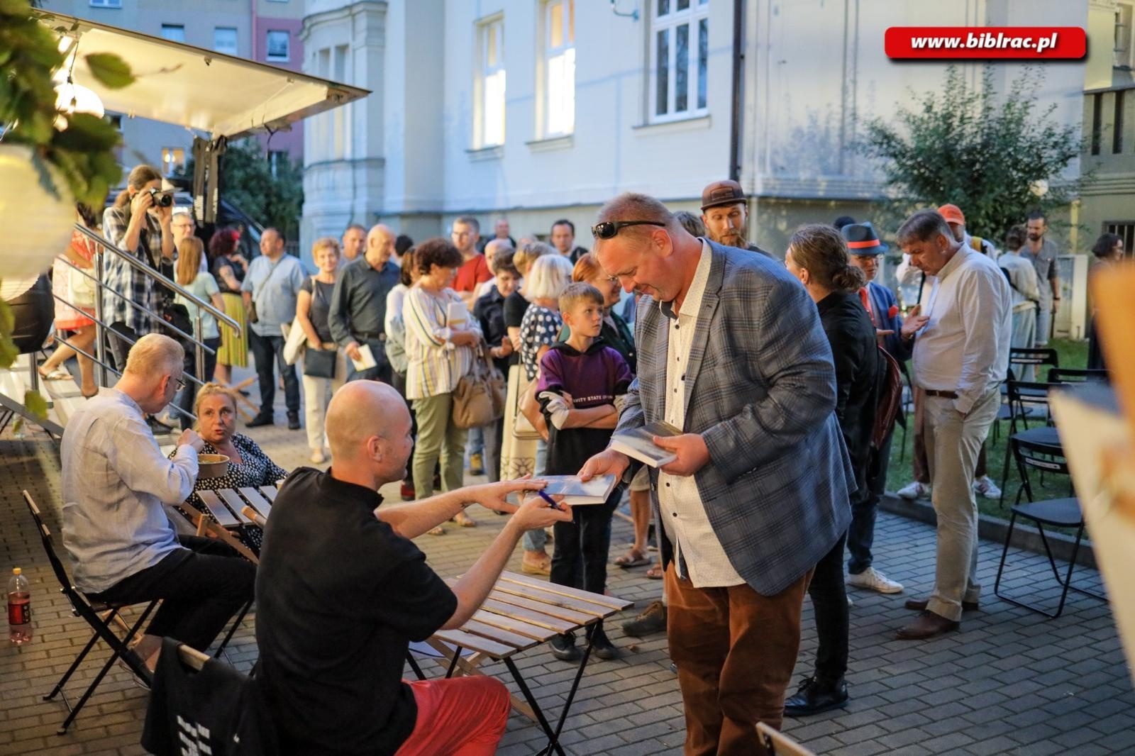 Zdjęcie w galerii na portalu naszraciborz.pl: Festiwal Miedzianka Po Drodze i gwiazdy literatury w Raciborzu wiadomości z regionu