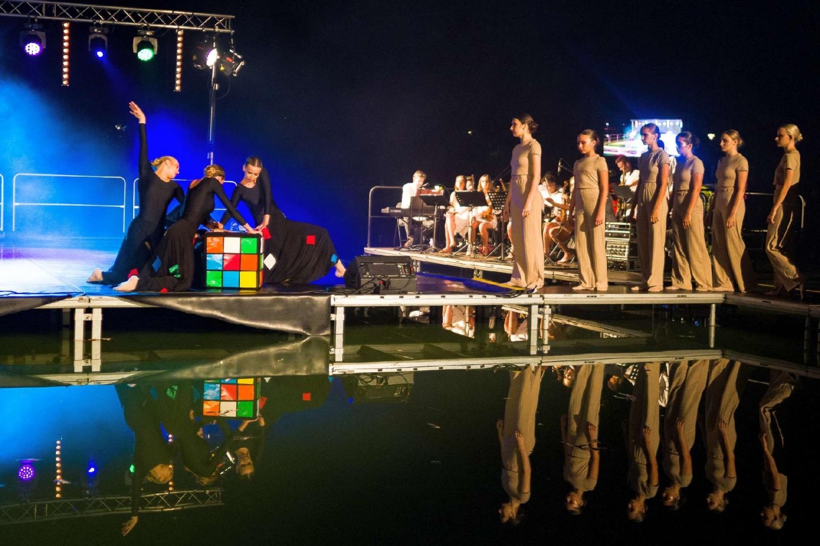 Zdjęcie w galerii na portalu naszraciborz.pl: Ach co to był za wieczór! Widowisko na wodzie na bis [FOTO] wiadomości z regionu