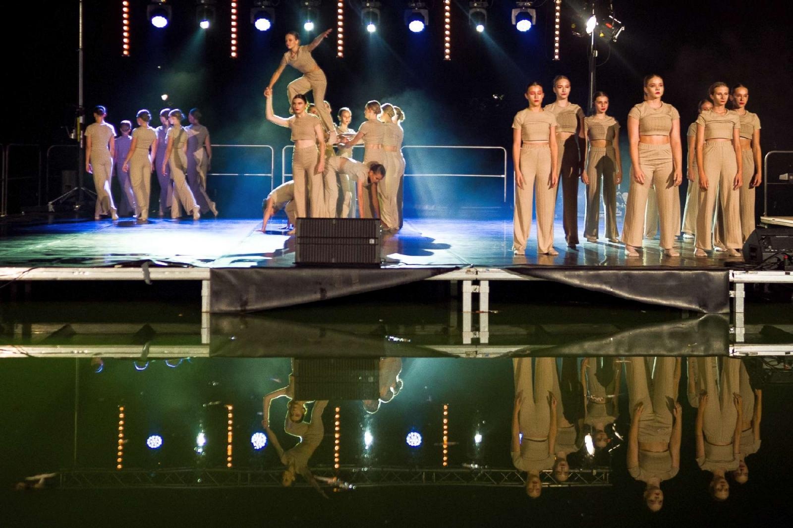 Zdjęcie w galerii na portalu naszraciborz.pl: Ach co to był za wieczór! Widowisko na wodzie na bis [FOTO] wiadomości z regionu