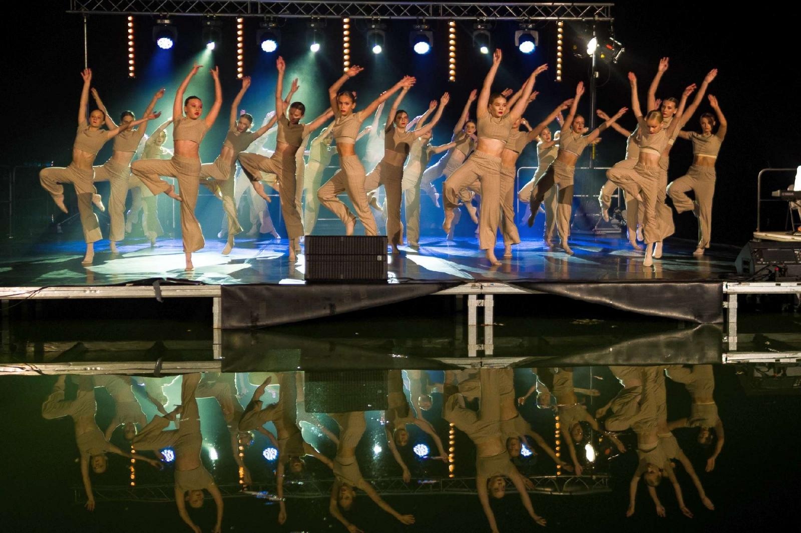 Zdjęcie w galerii na portalu naszraciborz.pl: Ach co to był za wieczór! Widowisko na wodzie na bis [FOTO] wiadomości z regionu