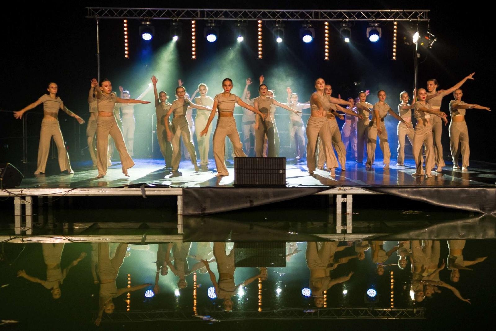 Zdjęcie w galerii na portalu naszraciborz.pl: Ach co to był za wieczór! Widowisko na wodzie na bis [FOTO] wiadomości z regionu