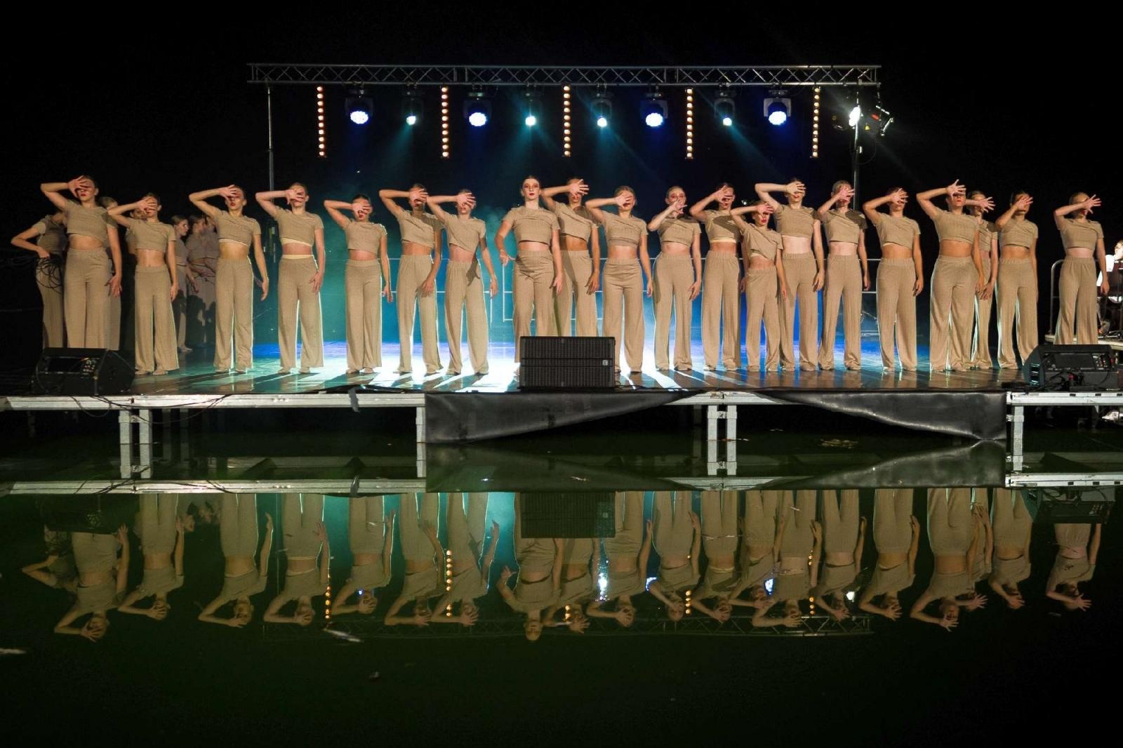 Zdjęcie w galerii na portalu naszraciborz.pl: Ach co to był za wieczór! Widowisko na wodzie na bis [FOTO] wiadomości z regionu