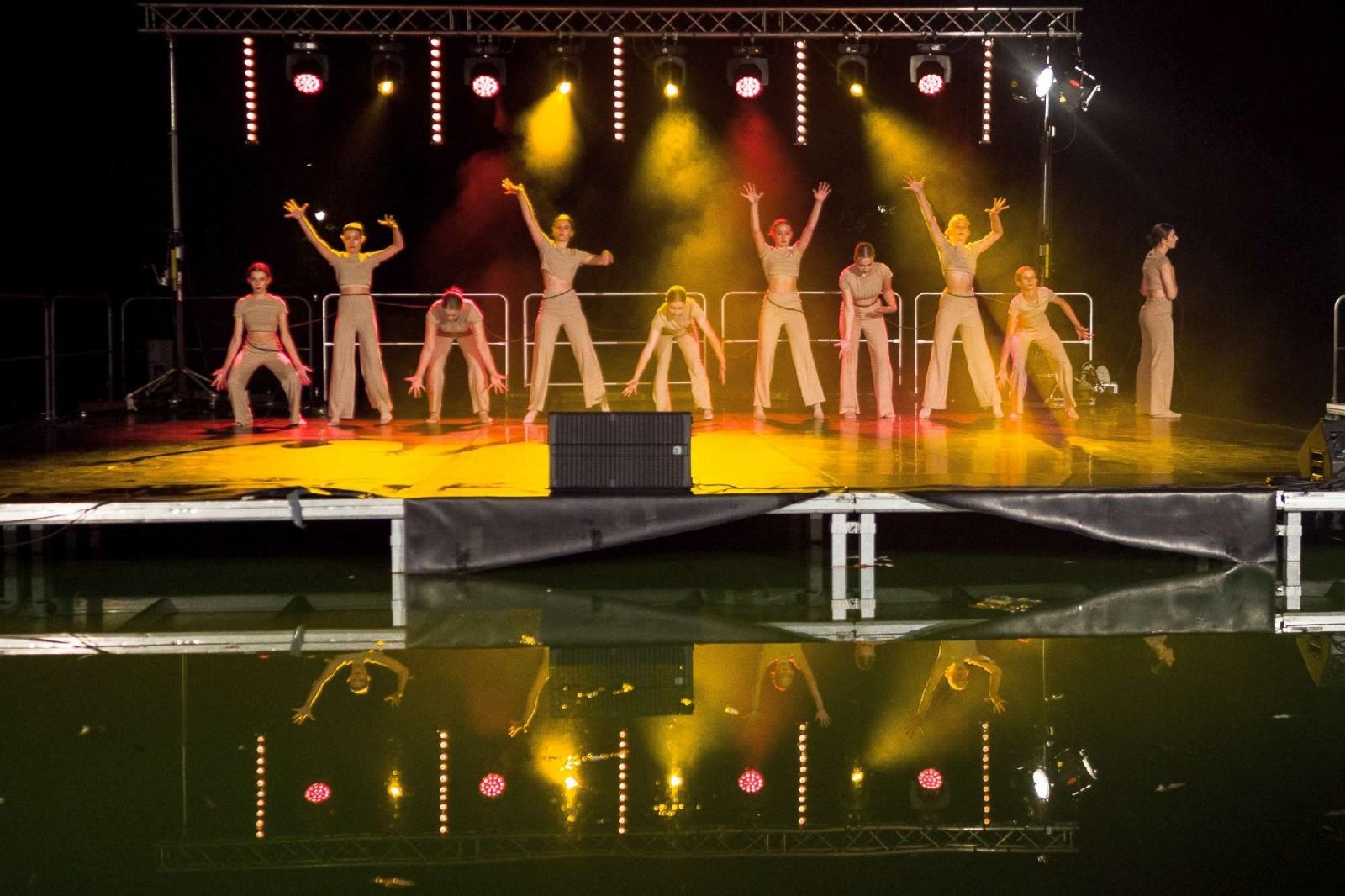 Zdjęcie w galerii na portalu naszraciborz.pl: Ach co to był za wieczór! Widowisko na wodzie na bis [FOTO] wiadomości z regionu