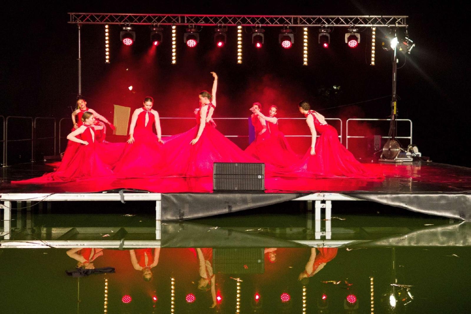 Zdjęcie w galerii na portalu naszraciborz.pl: Ach co to był za wieczór! Widowisko na wodzie na bis [FOTO] wiadomości z regionu