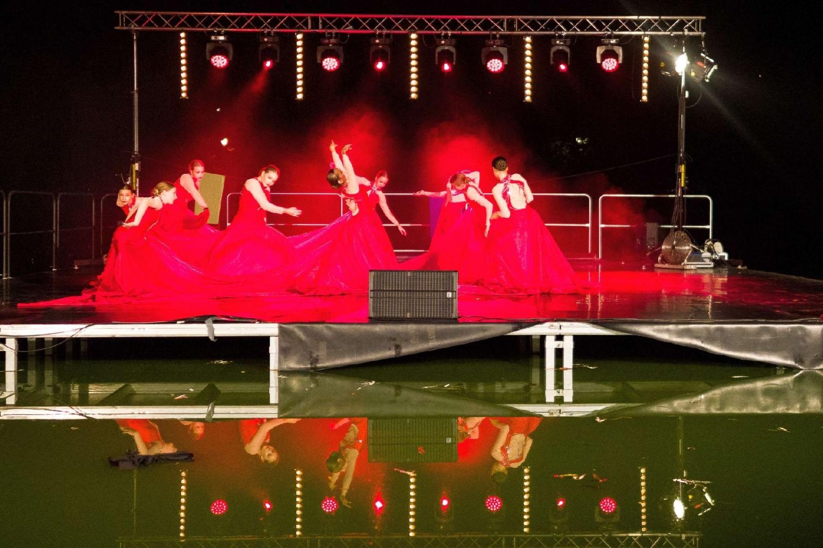 Zdjęcie w galerii na portalu naszraciborz.pl: Ach co to był za wieczór! Widowisko na wodzie na bis [FOTO] wiadomości z regionu