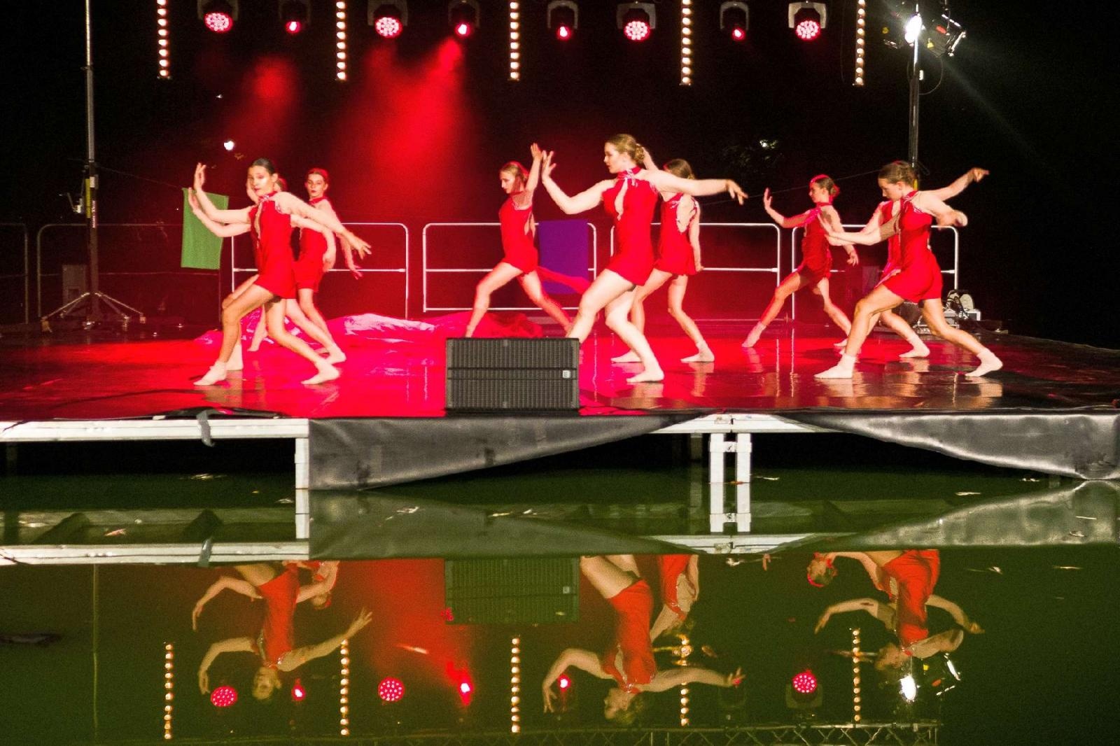 Zdjęcie w galerii na portalu naszraciborz.pl: Ach co to był za wieczór! Widowisko na wodzie na bis [FOTO] wiadomości z regionu