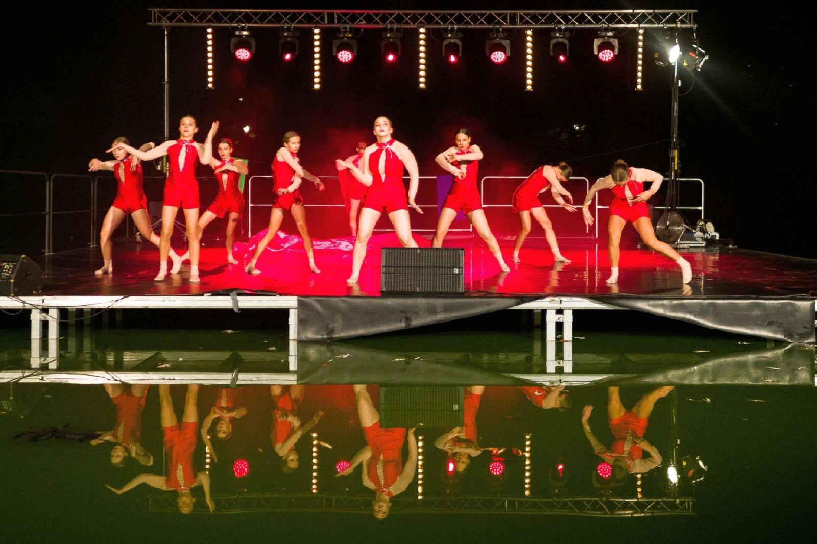 Zdjęcie w galerii na portalu naszraciborz.pl: Ach co to był za wieczór! Widowisko na wodzie na bis [FOTO] wiadomości z regionu