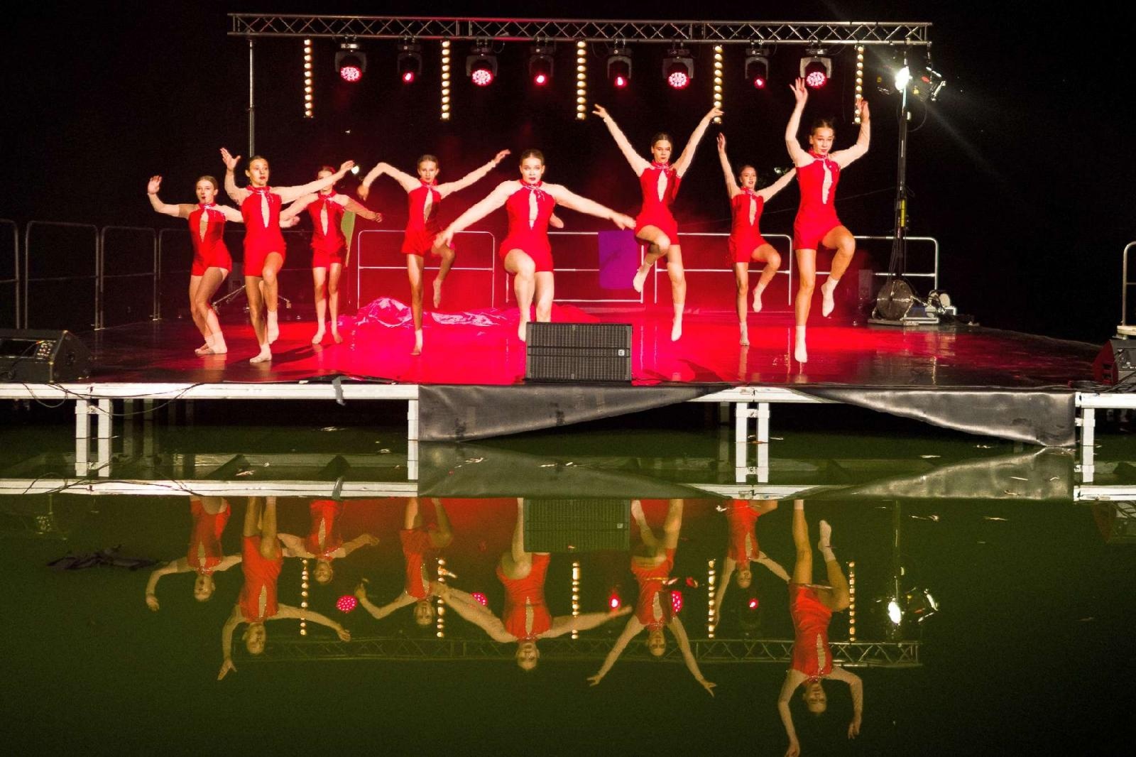 Zdjęcie w galerii na portalu naszraciborz.pl: Ach co to był za wieczór! Widowisko na wodzie na bis [FOTO] wiadomości z regionu