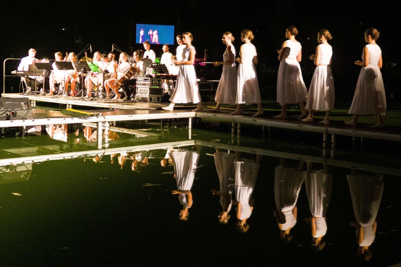 Zdjęcie w galerii na portalu naszraciborz.pl: Ach co to był za wieczór! Widowisko na wodzie na bis [FOTO] wiadomości z regionu