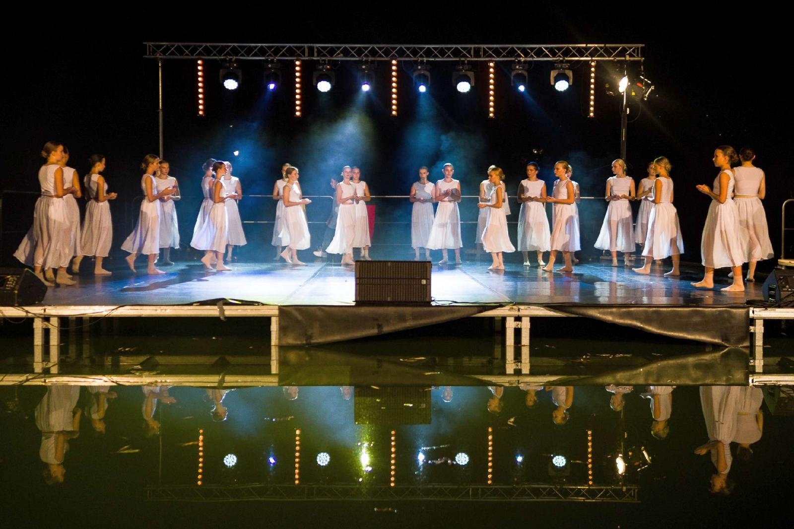 Zdjęcie w galerii na portalu naszraciborz.pl: Ach co to był za wieczór! Widowisko na wodzie na bis [FOTO] wiadomości z regionu