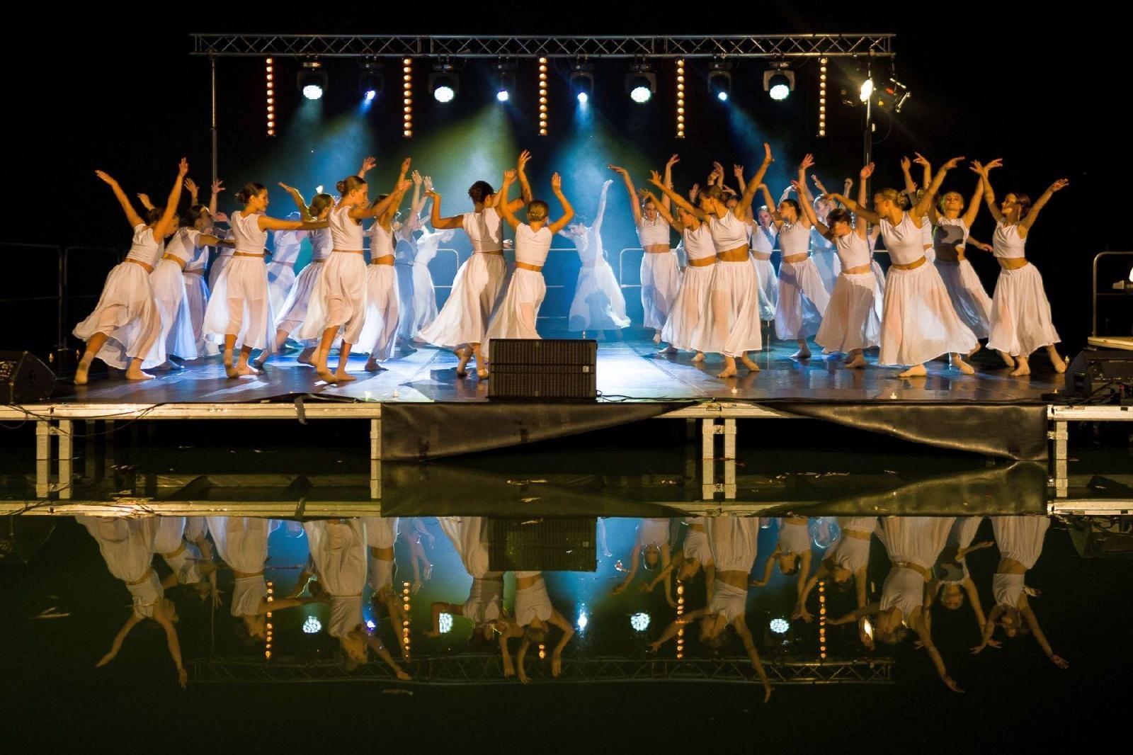 Zdjęcie w galerii na portalu naszraciborz.pl: Ach co to był za wieczór! Widowisko na wodzie na bis [FOTO] wiadomości z regionu