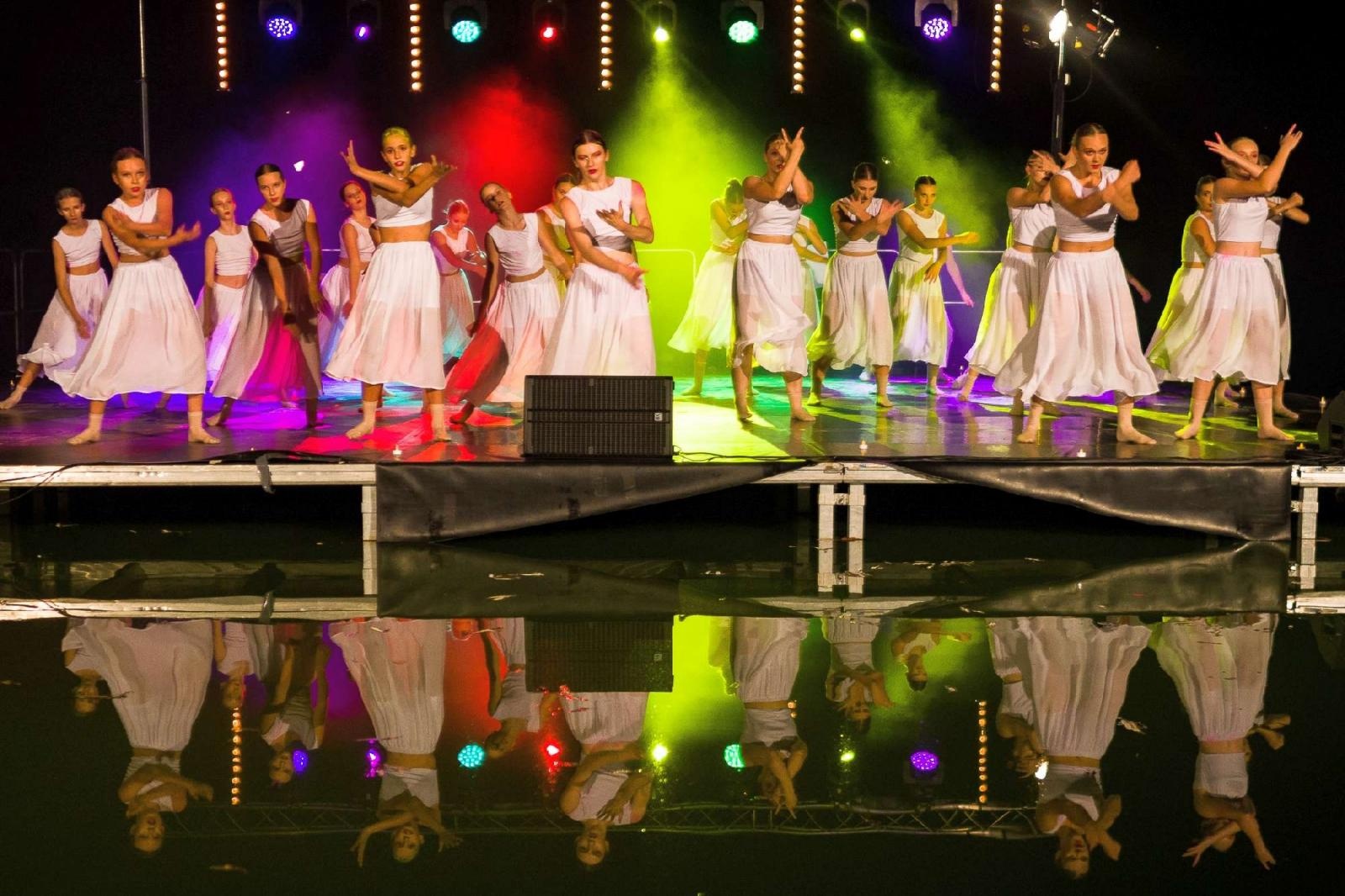 Zdjęcie w galerii na portalu naszraciborz.pl: Ach co to był za wieczór! Widowisko na wodzie na bis [FOTO] wiadomości z regionu