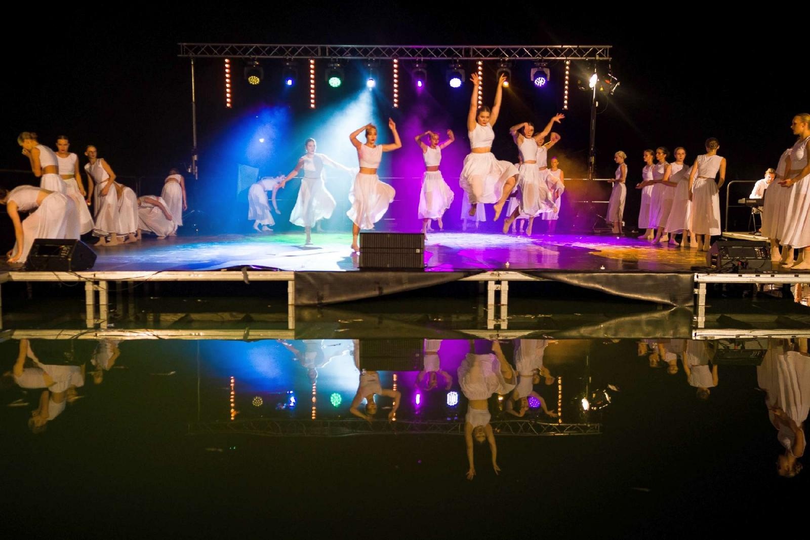 Zdjęcie w galerii na portalu naszraciborz.pl: Ach co to był za wieczór! Widowisko na wodzie na bis [FOTO] wiadomości z regionu